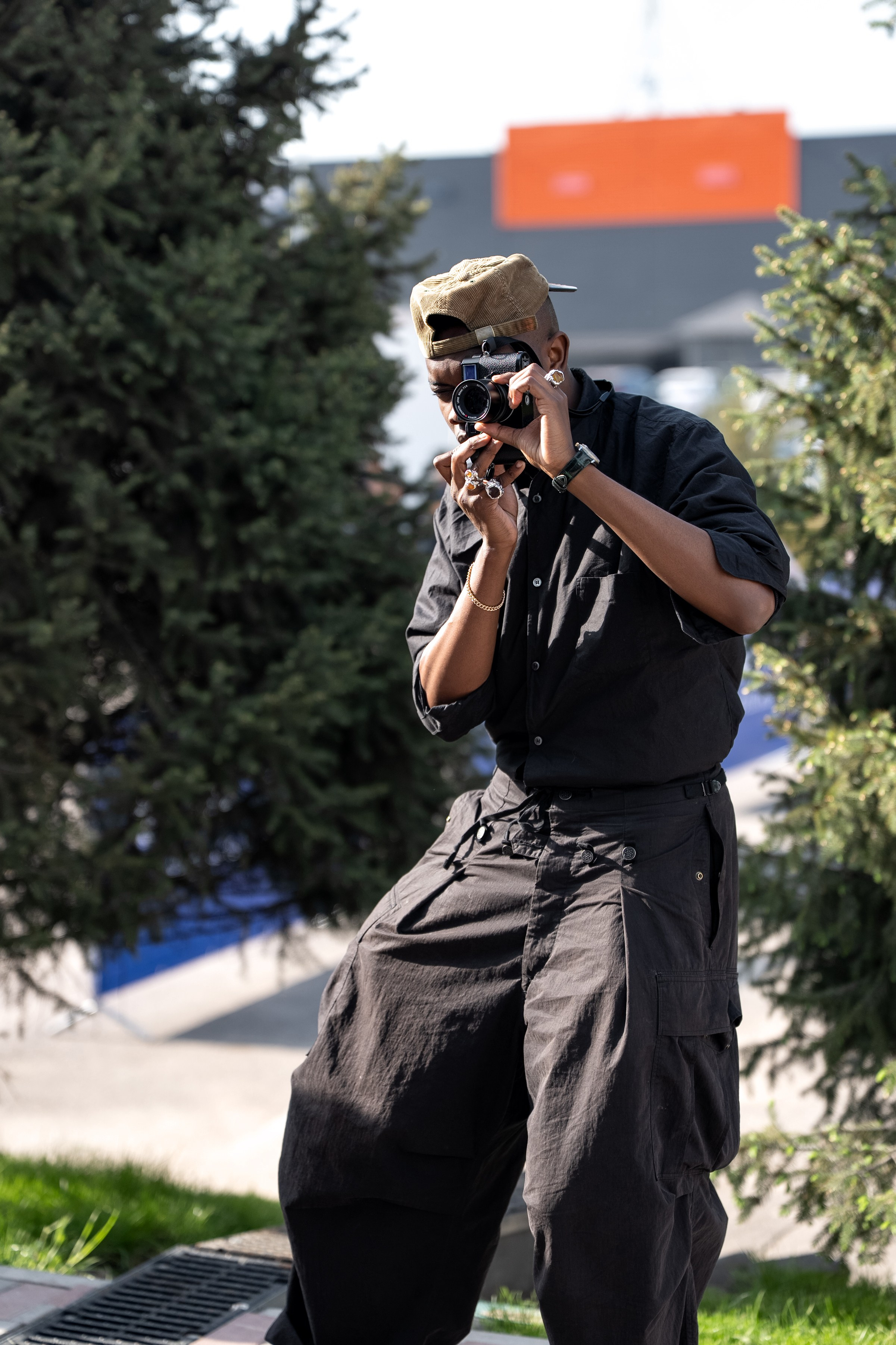 Visa Fashion Week Almaty Pre-Fall 2026 April StreetStyle Day 1. Сайт Алматинского НЮ АРТ, будуар и фэшн фотографа Дениса Карпенко