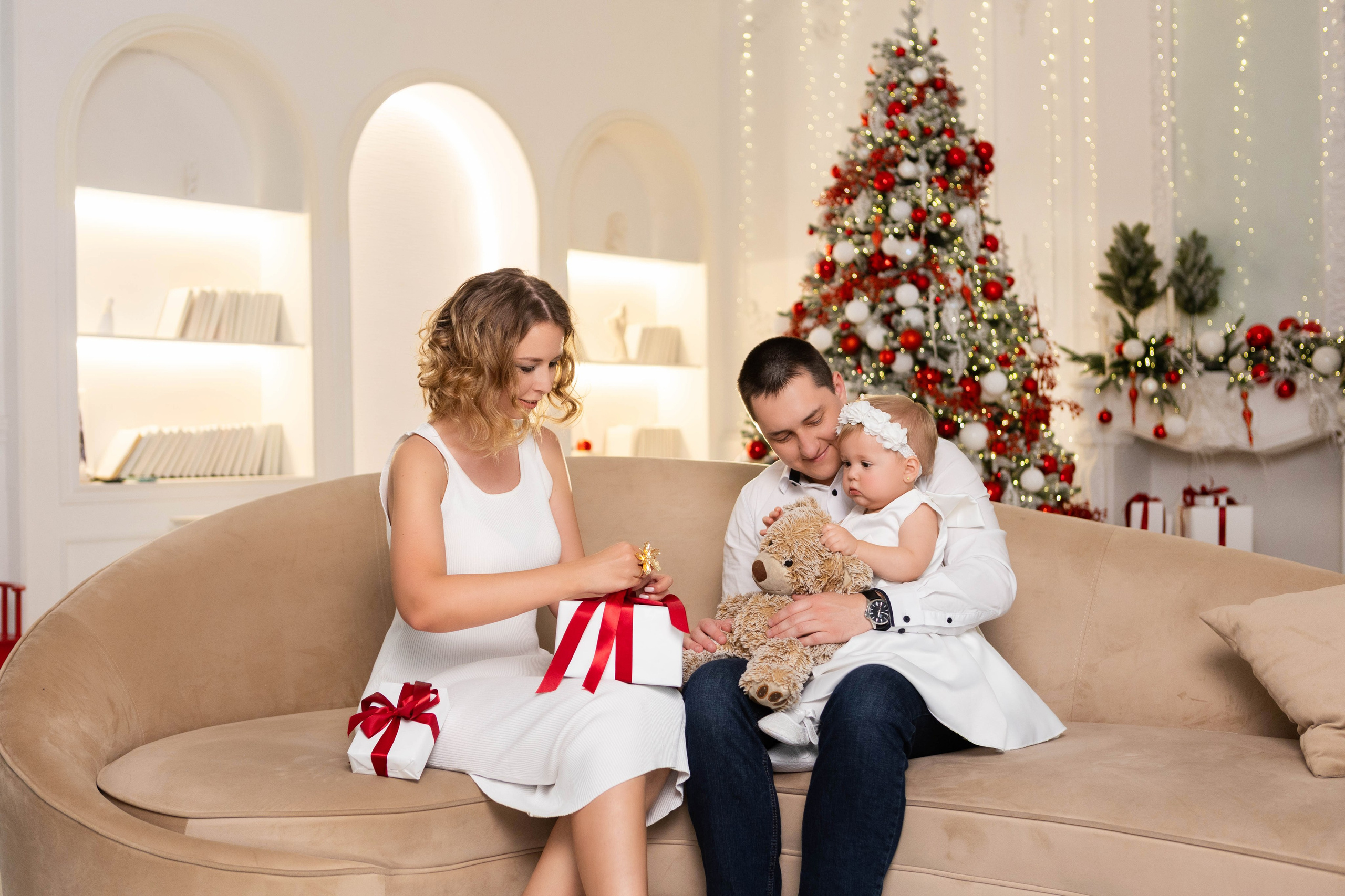 Татьяна, Сергей и София. Фотостудия «Alice», зал Зазеркалье. Свадебный семейный и детский фотограф в Краснодаре Карина Федоровская