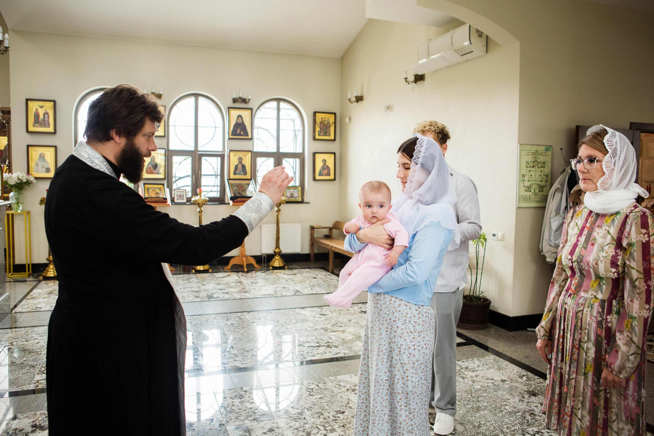 Крещение Софии. Храм Андрея Первозванного. Свадебный семейный и детский фотограф в Краснодаре Карина Федоровская