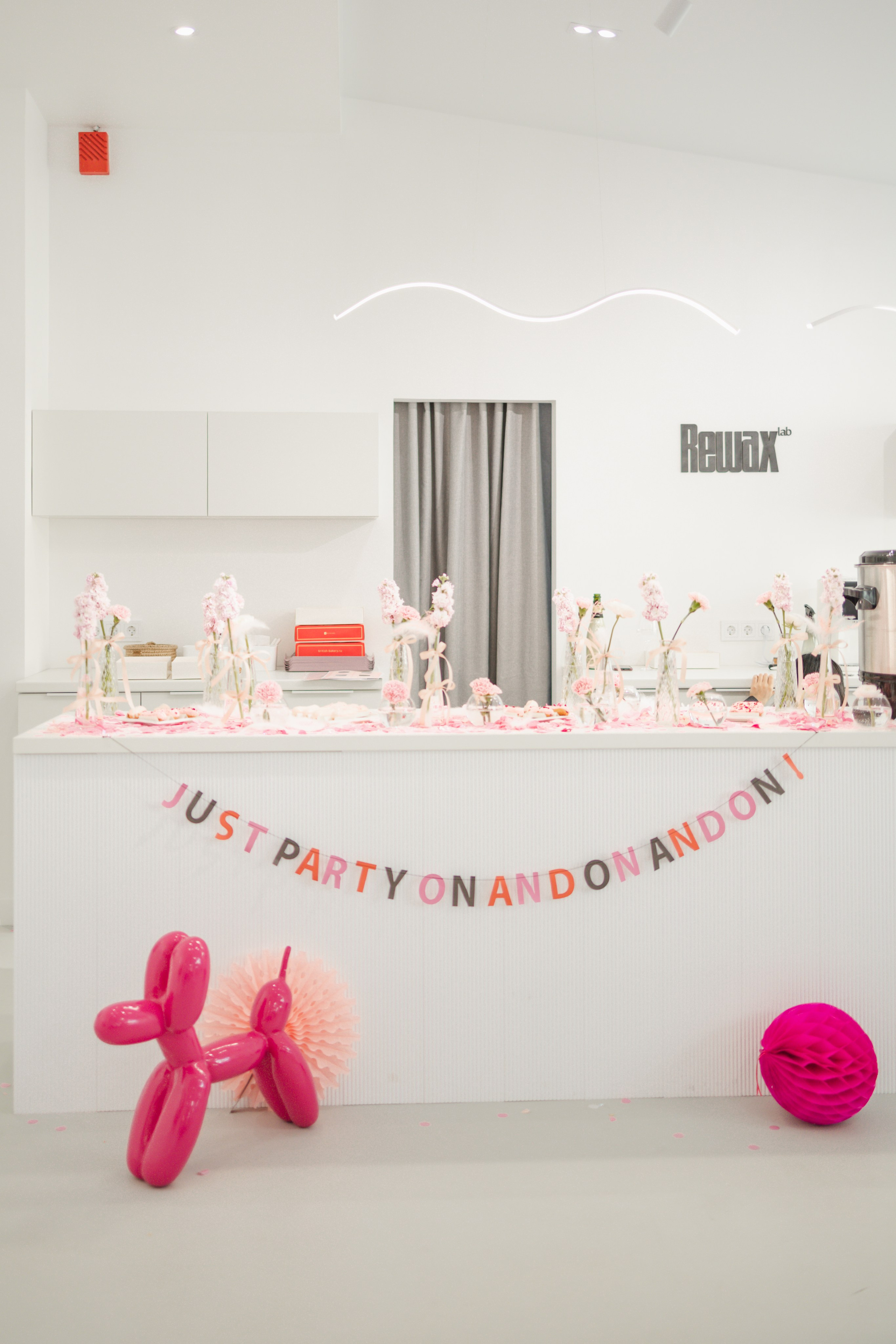 Rewax открытие Кирочная. Репортажный и портретный фотограф в Санктпетербурге. Видиосъемка мероприятий в Санкт-Петербурге