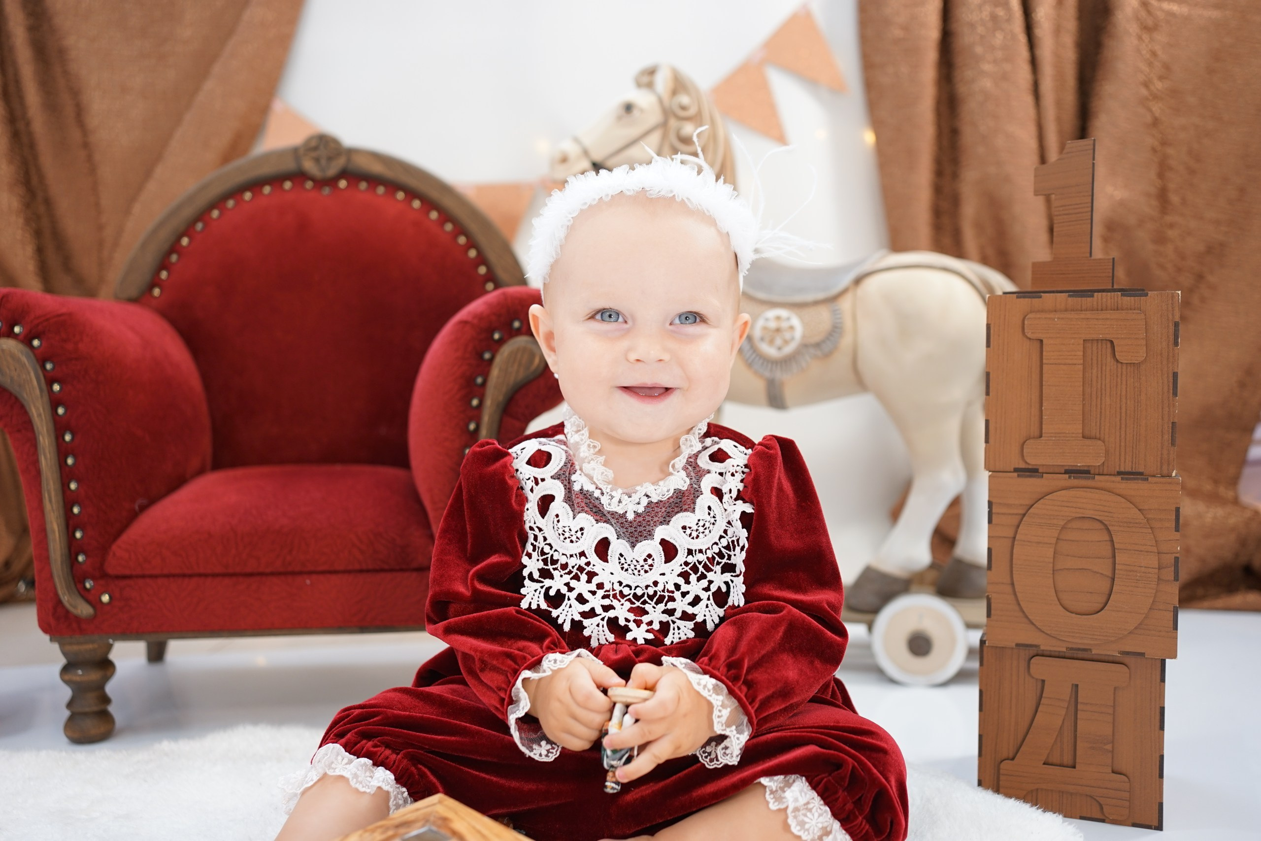 Бордовая зона. Детская Фотостудия ГОДОВАСИКИ в Санкт-Петербурге фотосесия на годик