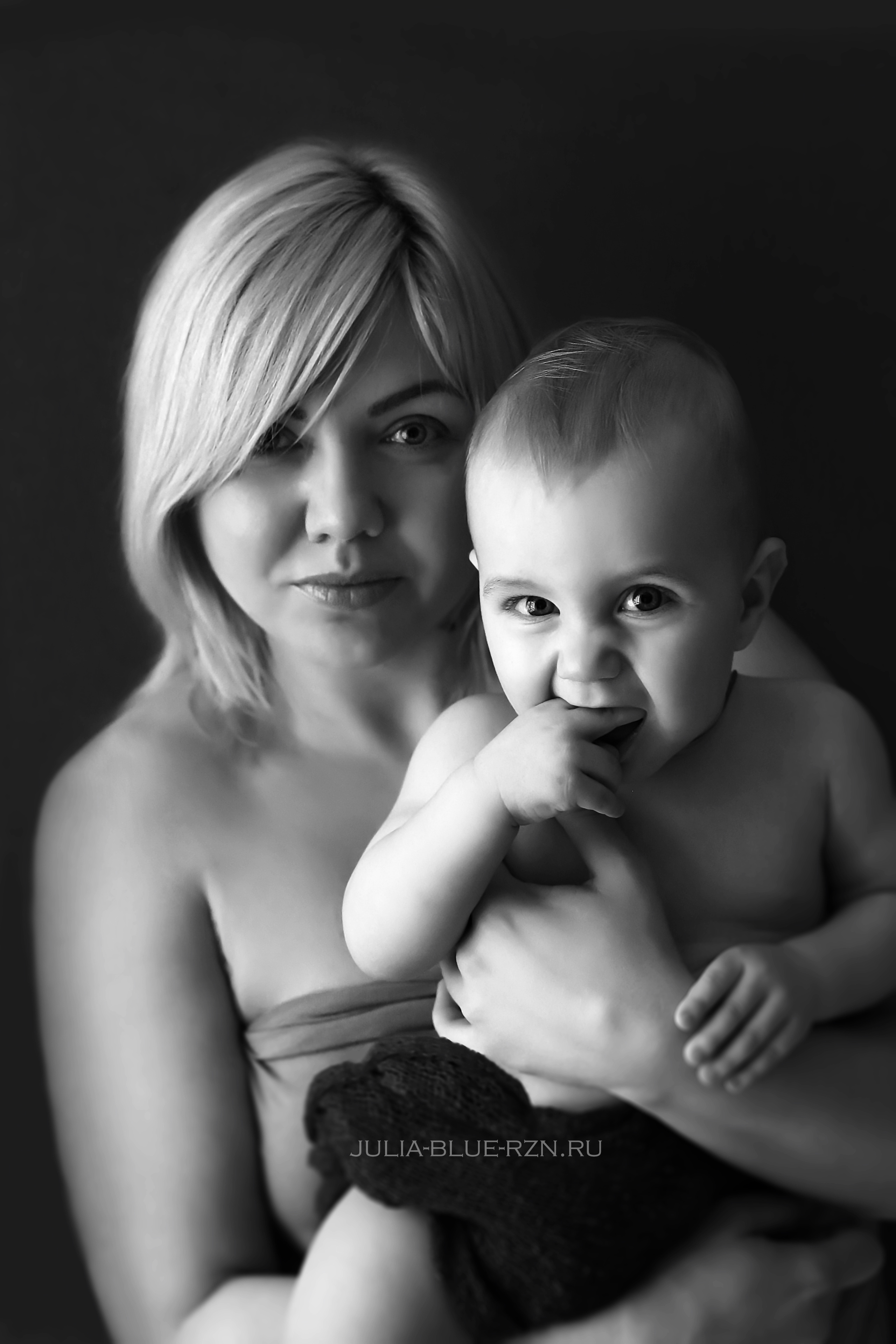 Мама и малыш. Фотограф новорожденных в Рязани  Юлия Блу