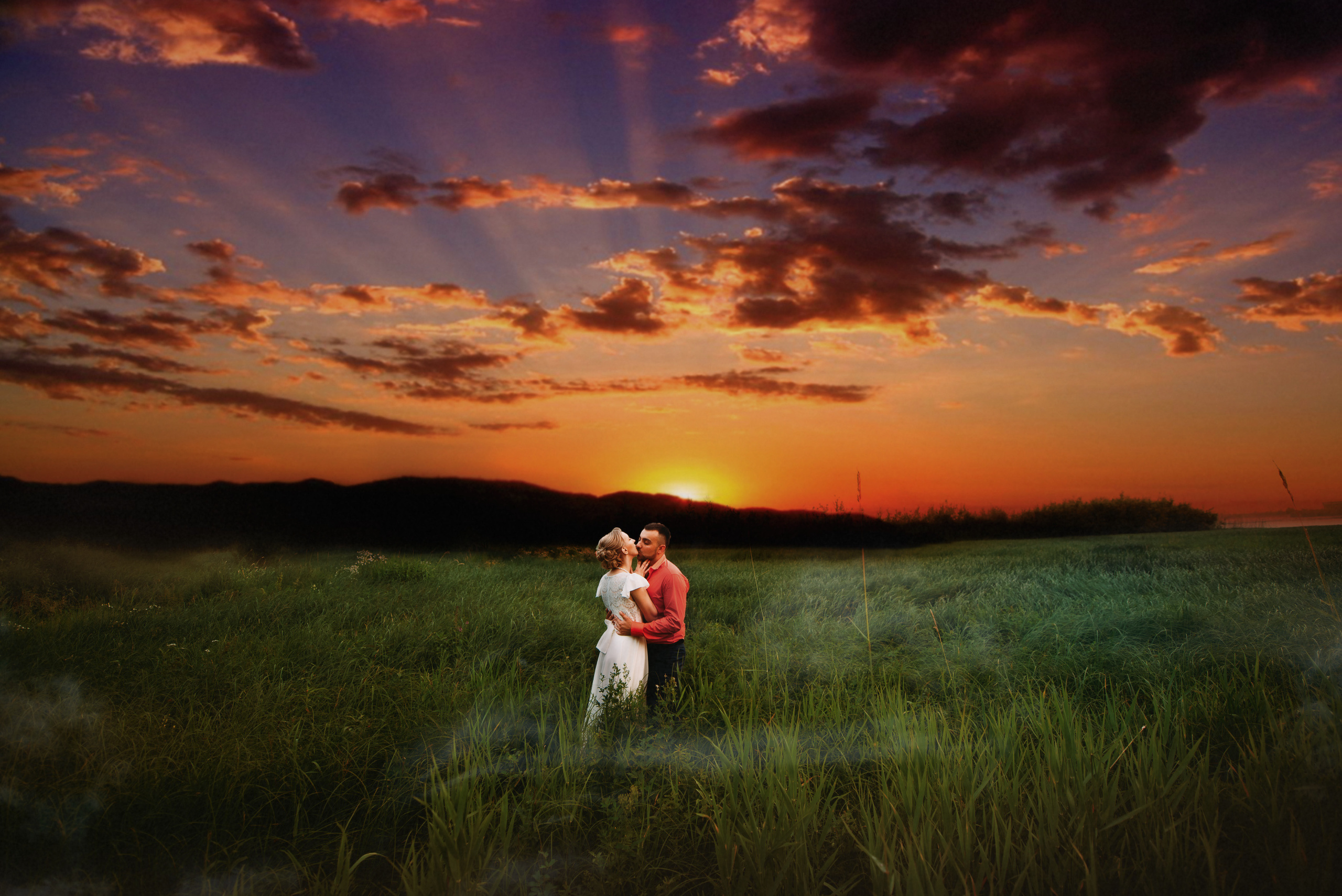 Семейный пикник в поле за городом