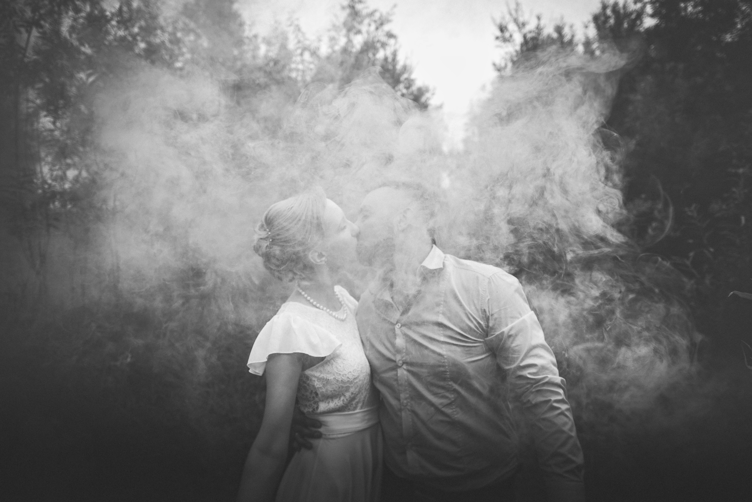 Семейный пикник в поле за городом