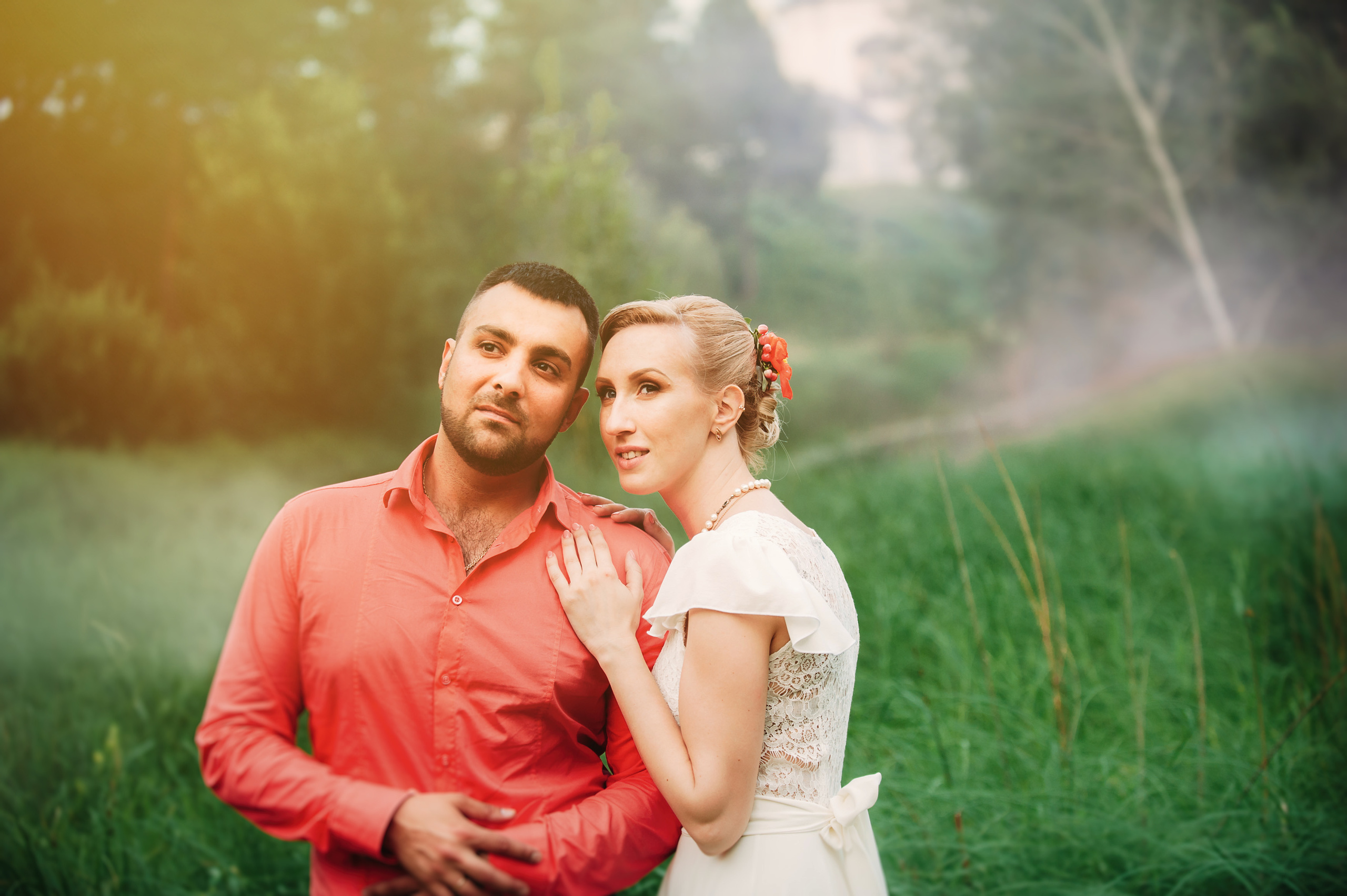 Семейный пикник в поле за городом