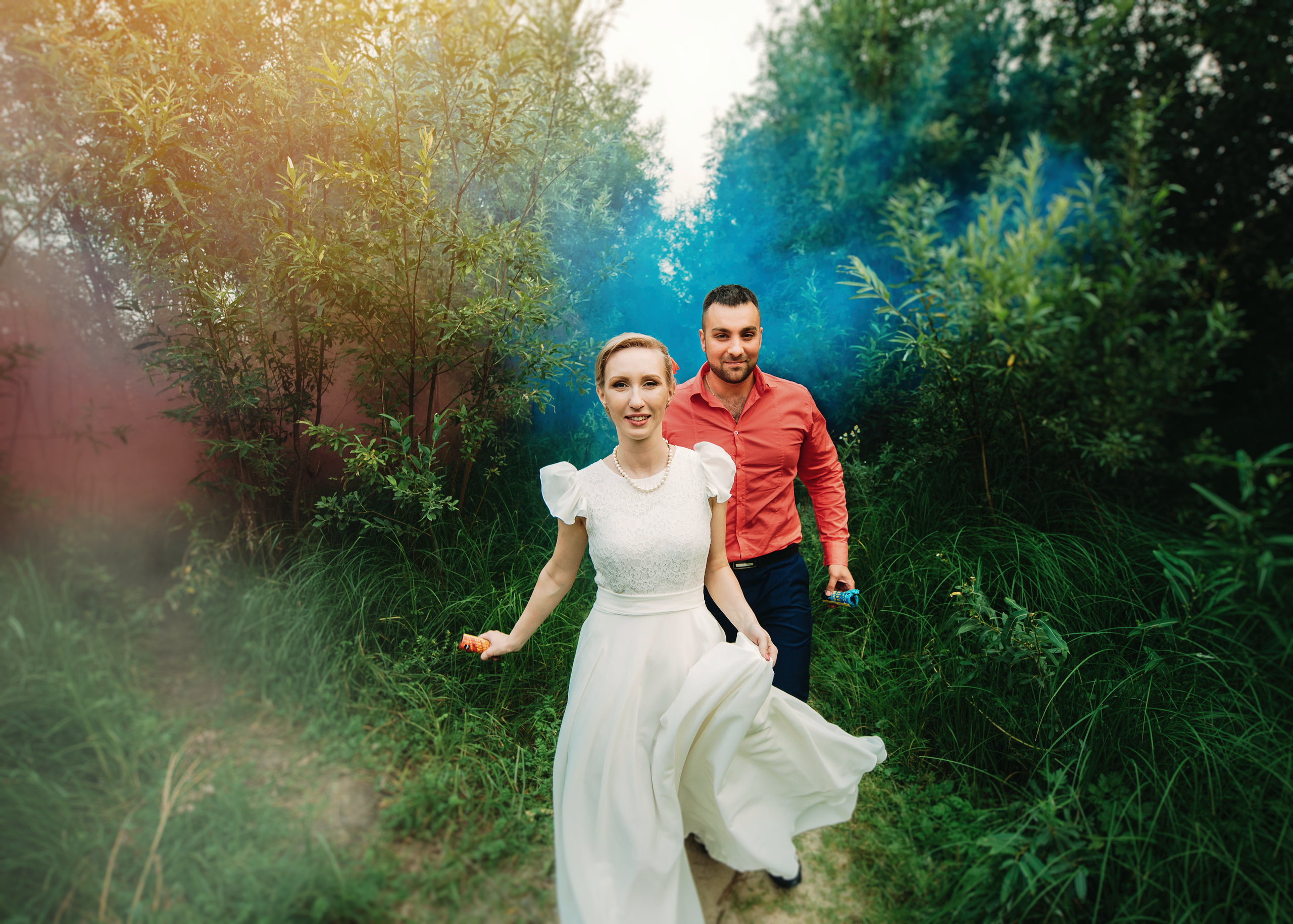 Семейный пикник в поле за городом