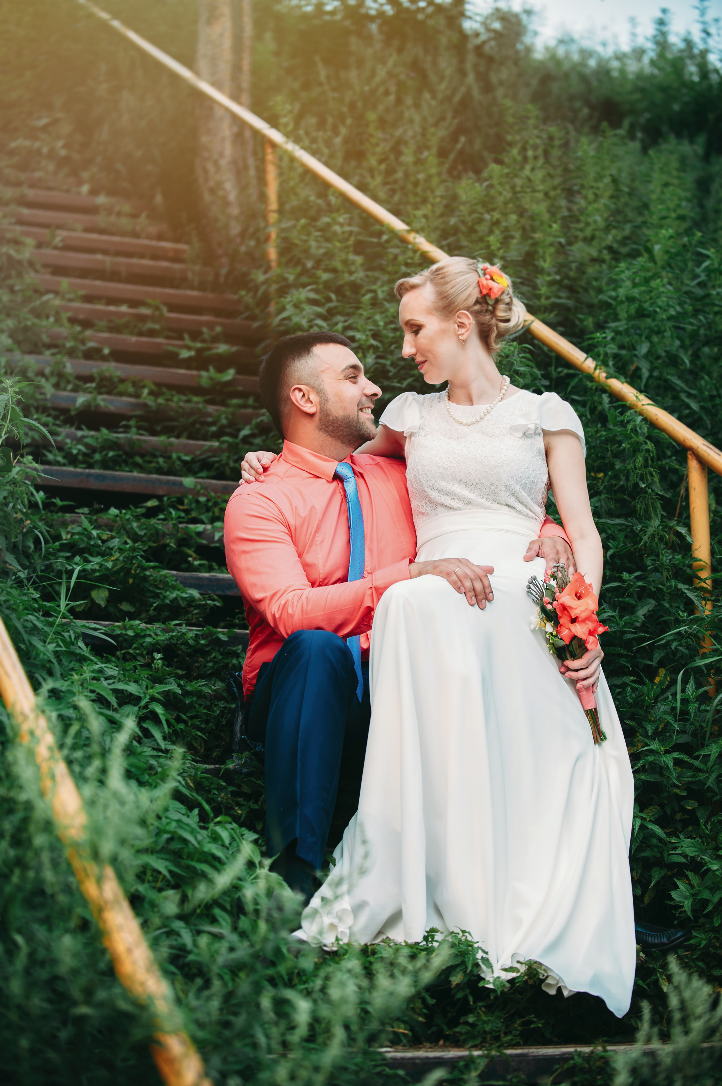 Семейный пикник в поле за городом