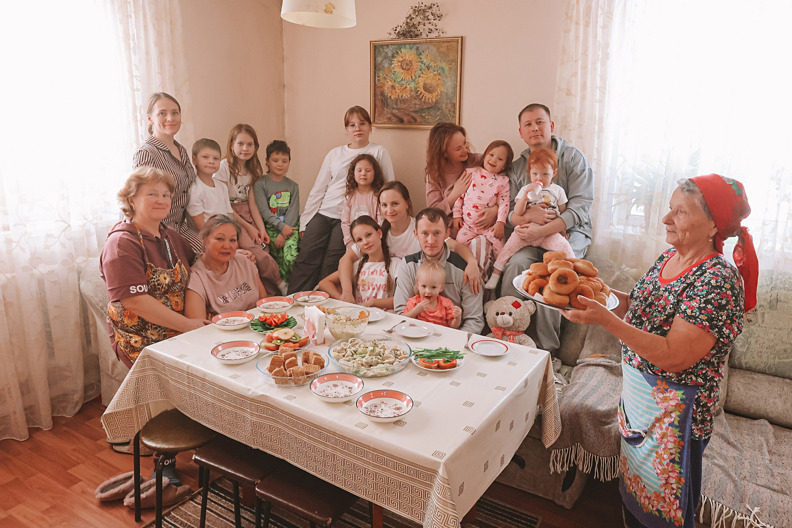 Большая семья репортаж. Семейный фотограф Тюмень, фотограф на роды Салмина Мария