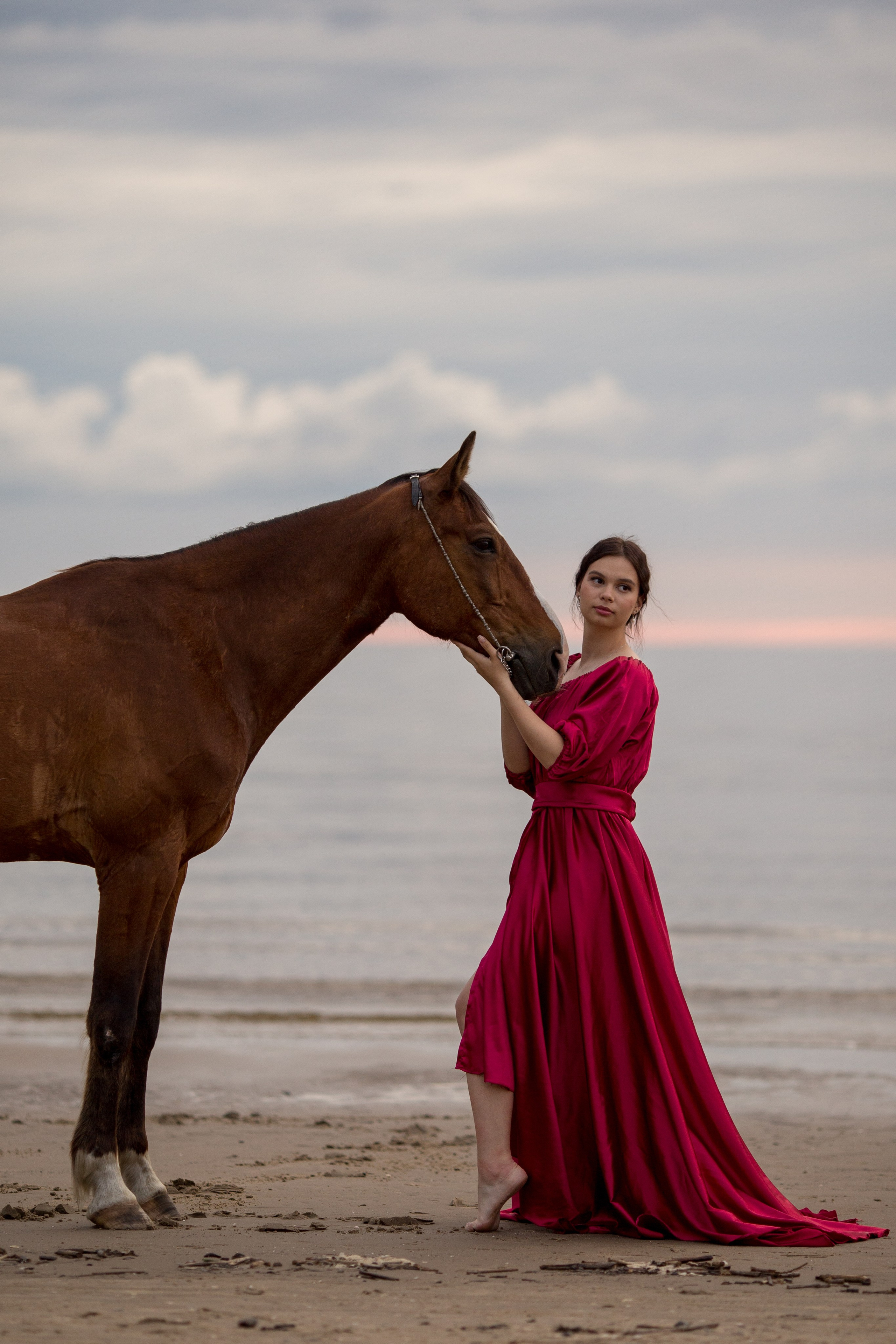 Фотосессия с лошадью на закате у моря