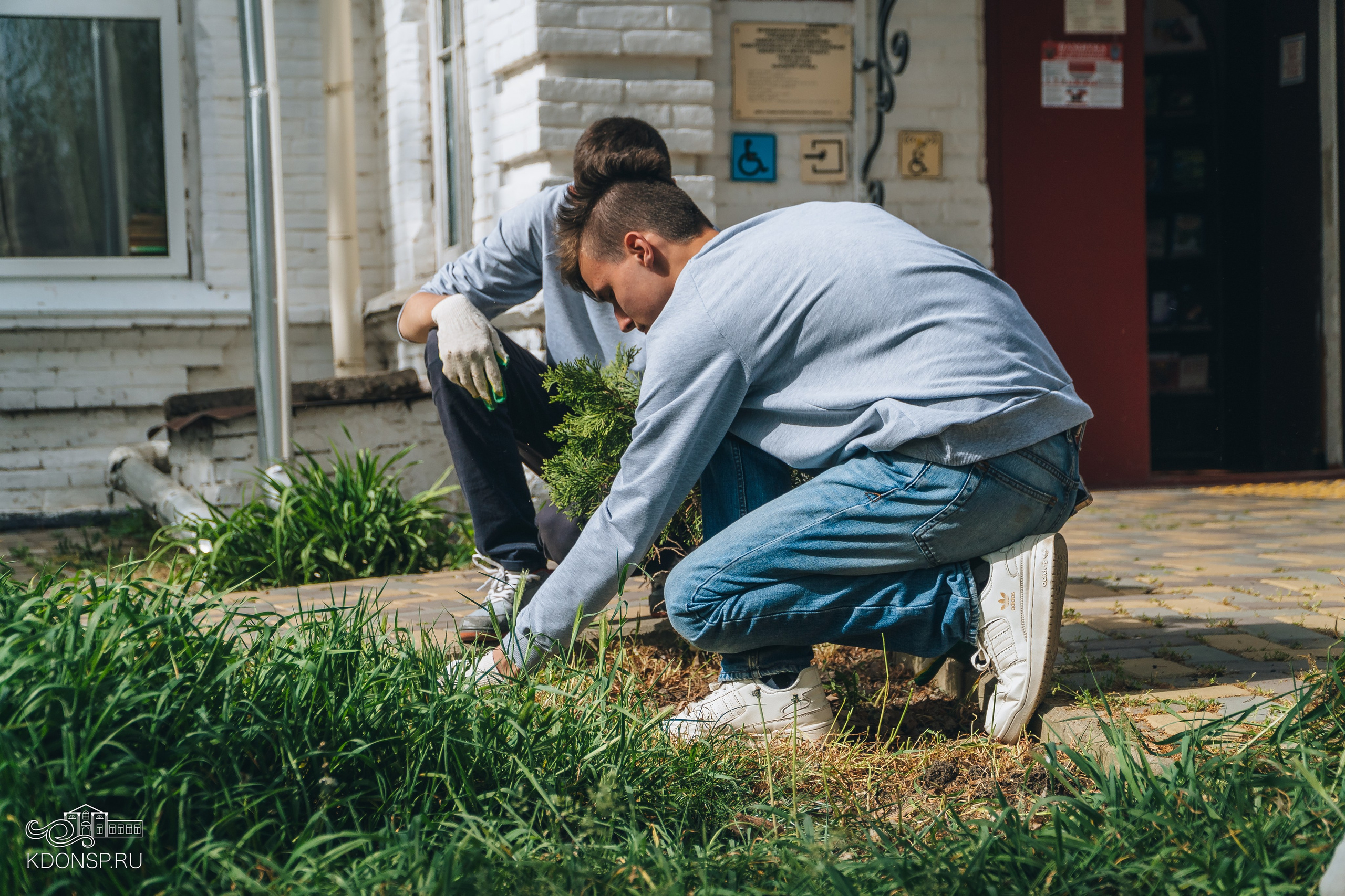 Акция «Всероссийский день заботы о памятниках истории и культуры». Новотитаровский Дом культуры
