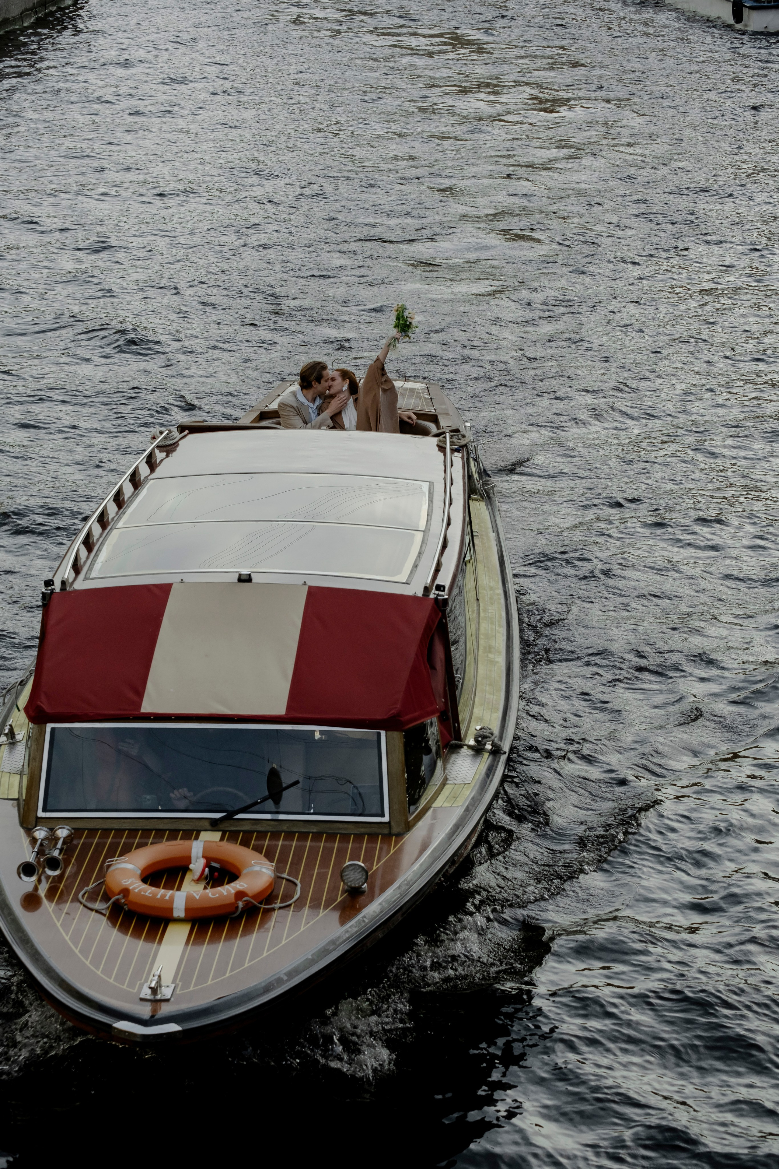 СВАДЕНБНАЯ СЬЕМКА НА КАТЕРЕ ПО КАНАЛАМ САНКТ-ПЕТЕРБУРГА И В АКВАТОРИИ НЕВЫ. Профессиональный фотограф, Санкт-Петербург — Виктория Богомолова