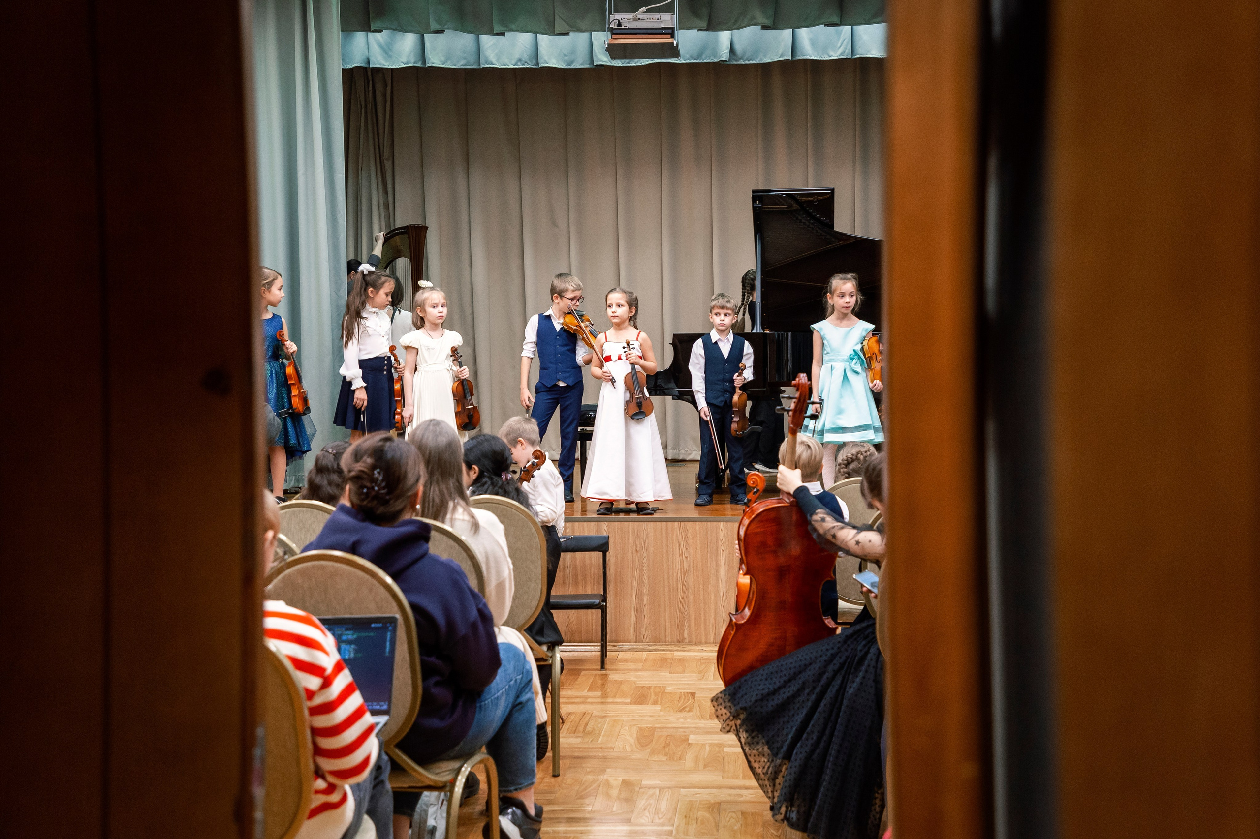 Музыкальный концерт струнных инструментов. Репортажный фотограф в Москве