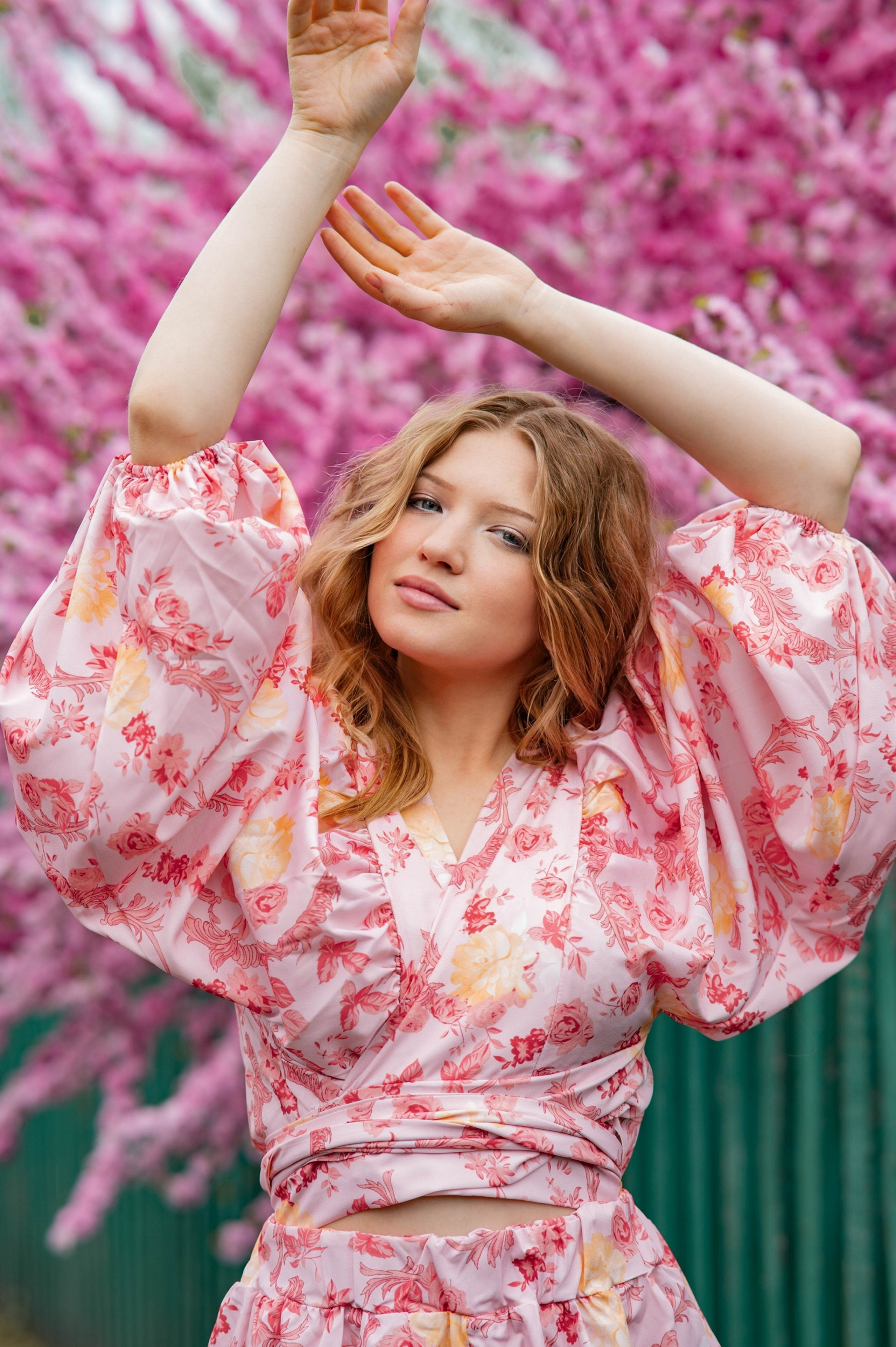 С цветущими деревьями. Семейный и свадебный фотограф в Абакане Юлия Су