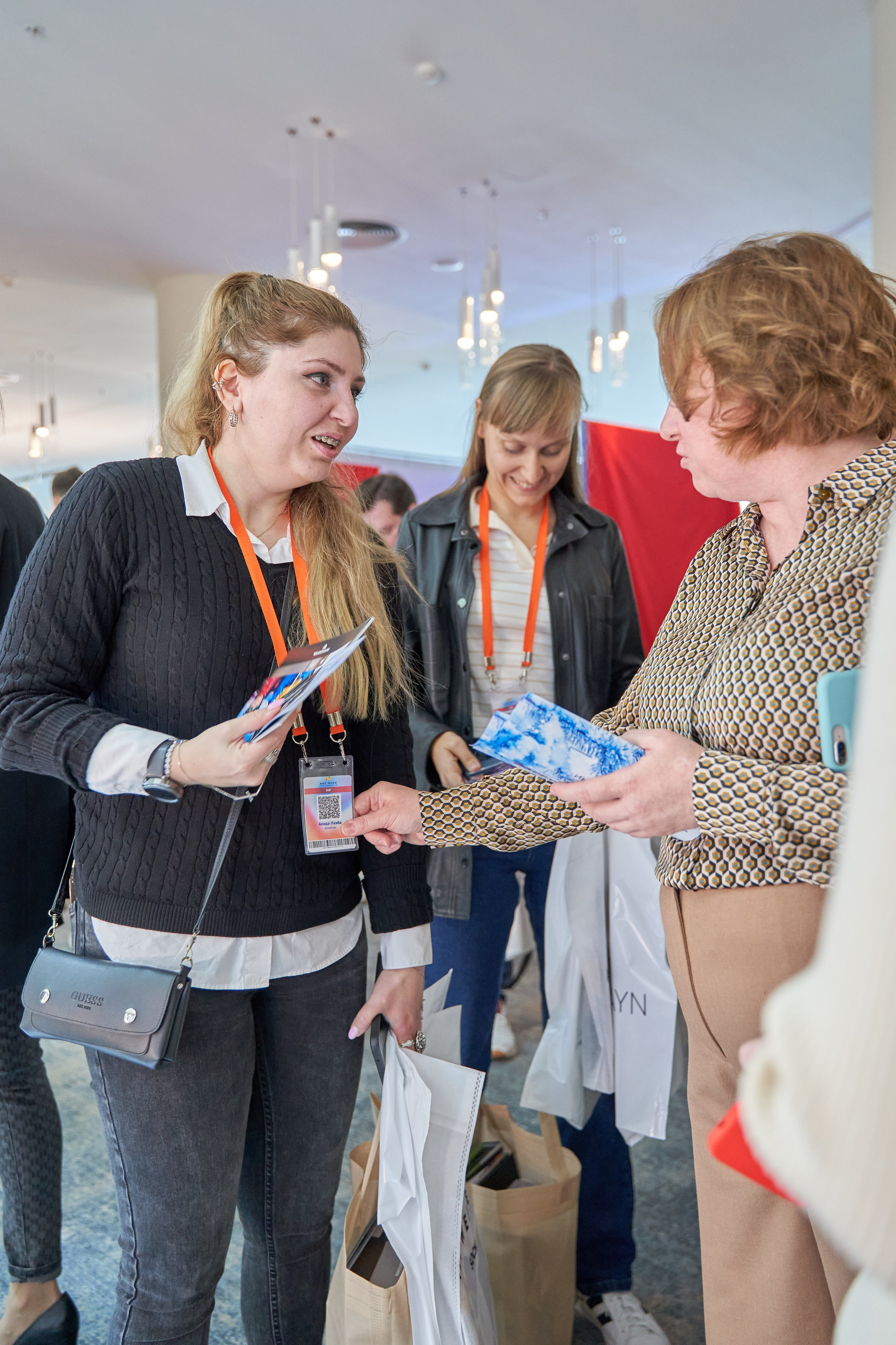 Выставка мебели MilanaHome. Фото и видео съемка в Сочи Адлере Красной поляне