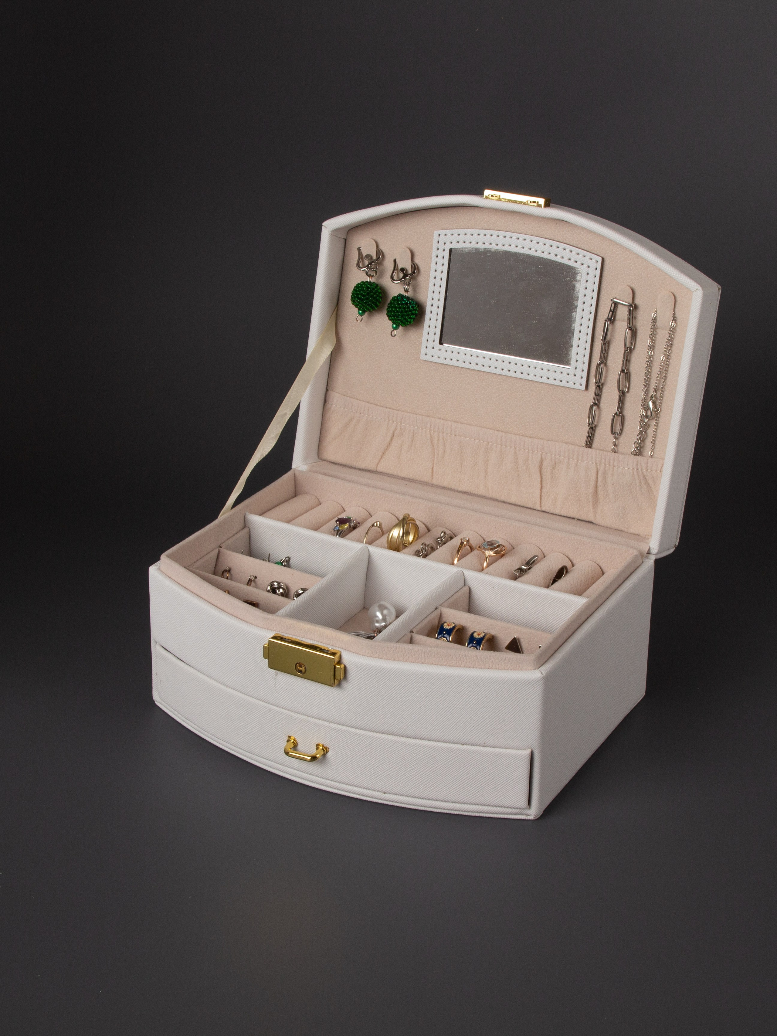 Шкатулка на сером. Александр Стряпунин — предметный фотограф в Улан-Удэ