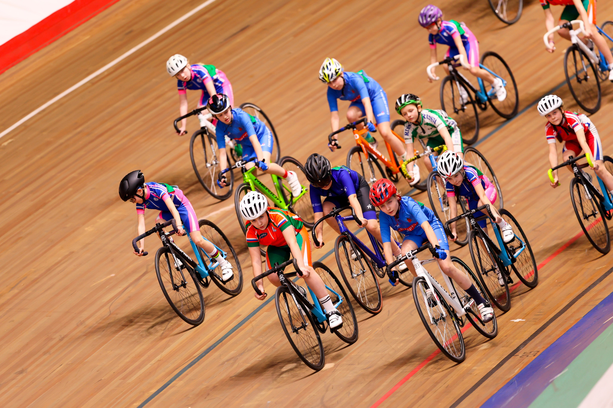 Пятый этап Региональных соревнований по велоспорту на треке (Гит, Скретч) 15.03.2025. Спортивный и репортажный фотограф Антон Тереханов