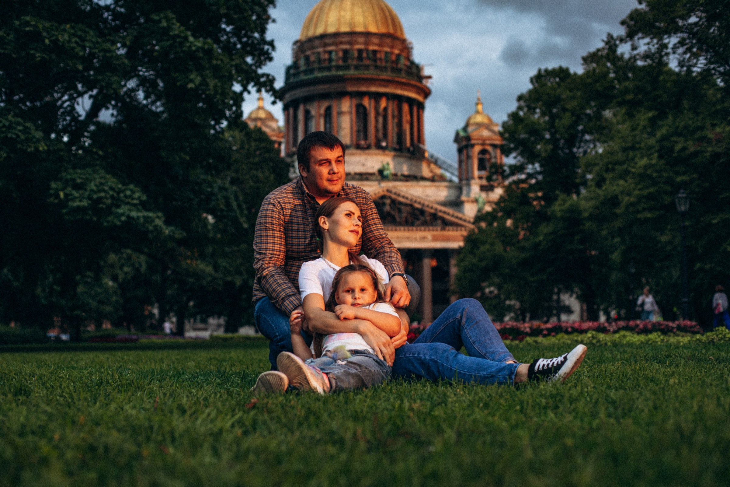 Мария с семьей в сентябре. Фотопрогулка в Петербурге. Индивидуальный и семейный фотограф в Санкт-Петербурге