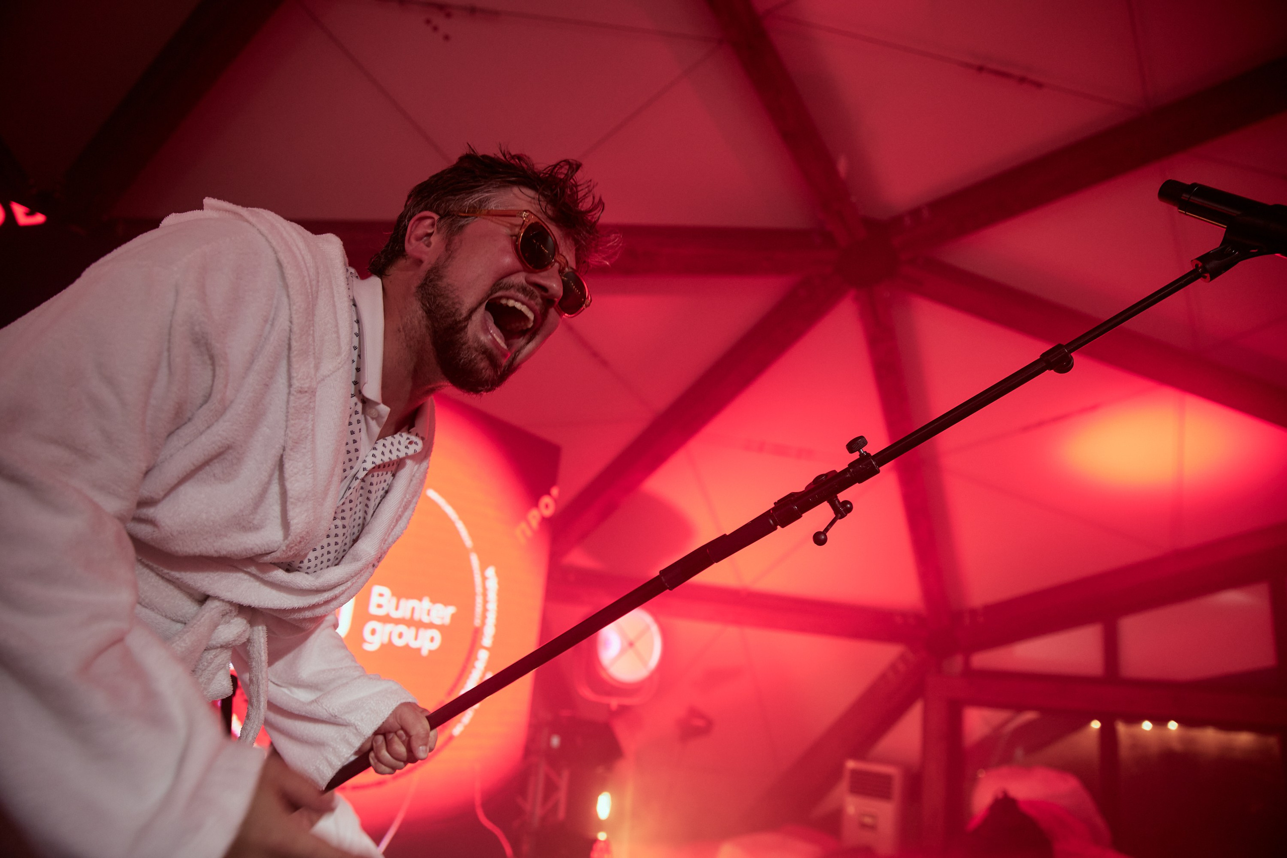 Репортажная фотография от Дмитрия Мазуркевича — яркие и динамичные моменты. Дмитрий Мазуркевич: Профессиональный Репортажный Фотограф