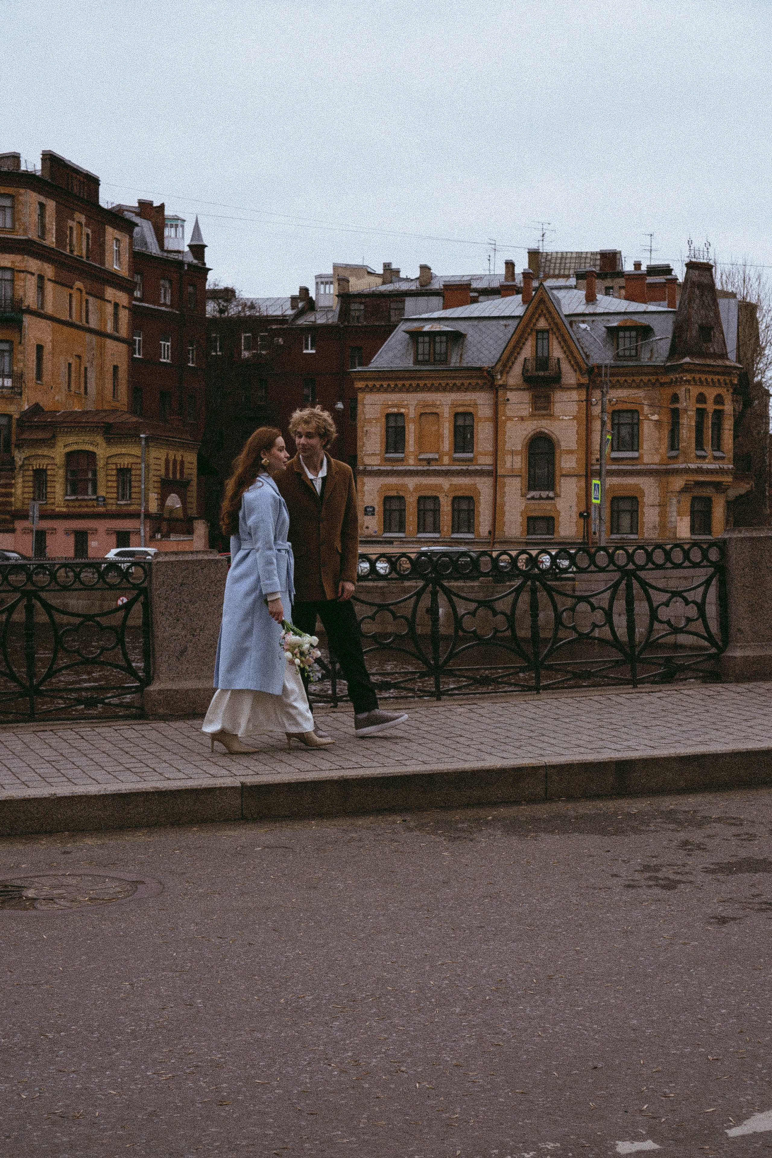 СВАДЕБНАЯ СЬЕМКА В ОТЕЛЕ. СБОРЫ ЖЕНИХА И НЕВЕСТЫ И ТАКЖЕ ТОР И ПОДГОТОВКА К ПРОГУЛКЕ И ПРОГУЛКА ПО ПЕТРОГРАДКЕ. Профессиональный фотограф, Санкт-Петербург — Виктория Богомолова