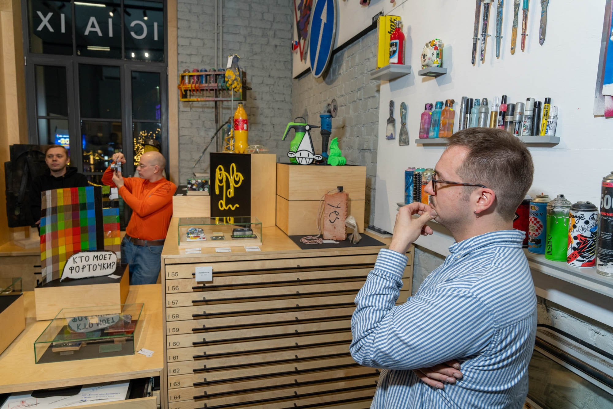 Вернисаж выставки «Артефакты» @ САХ. Фотограф Саша Оверчук