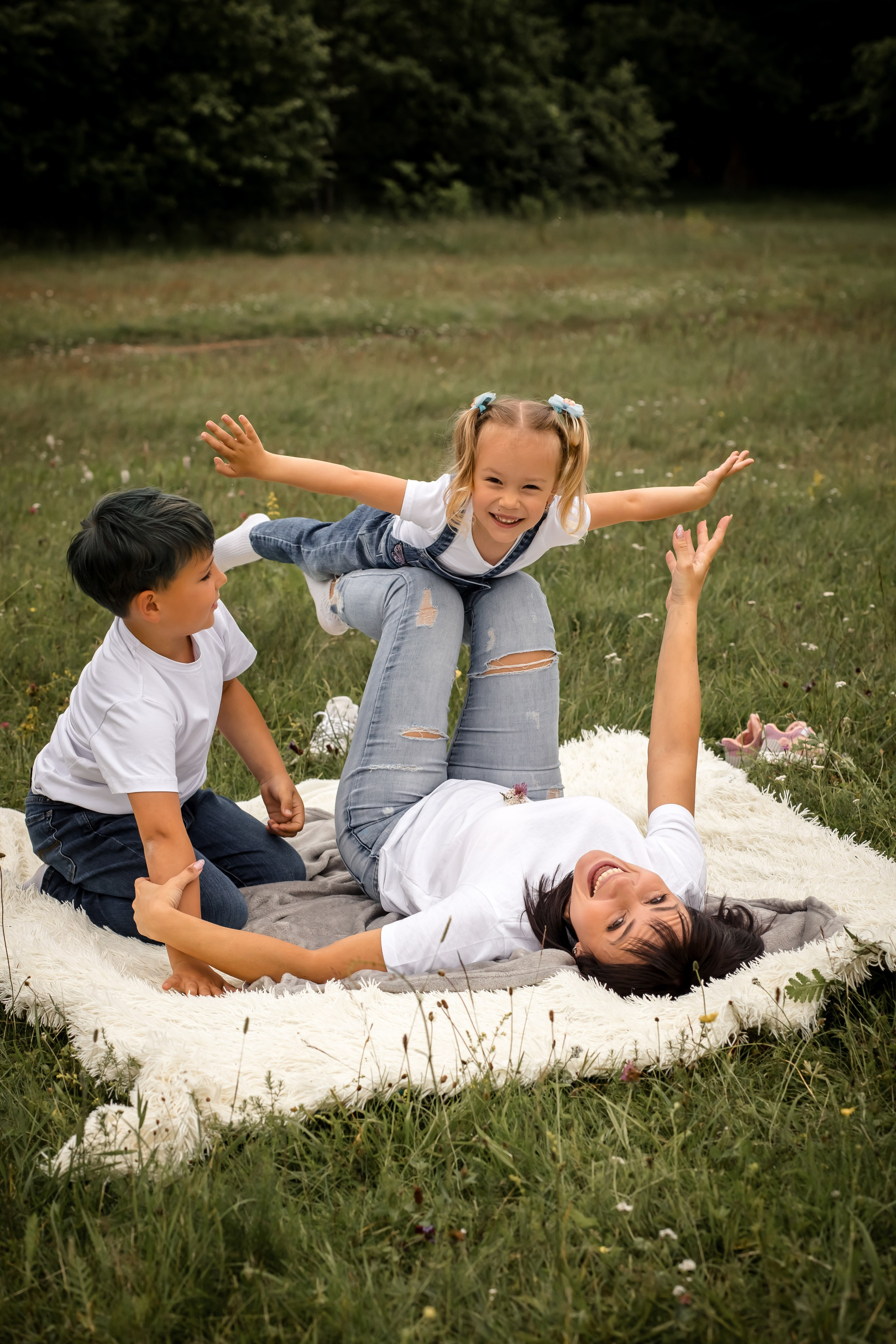 Катя с детками