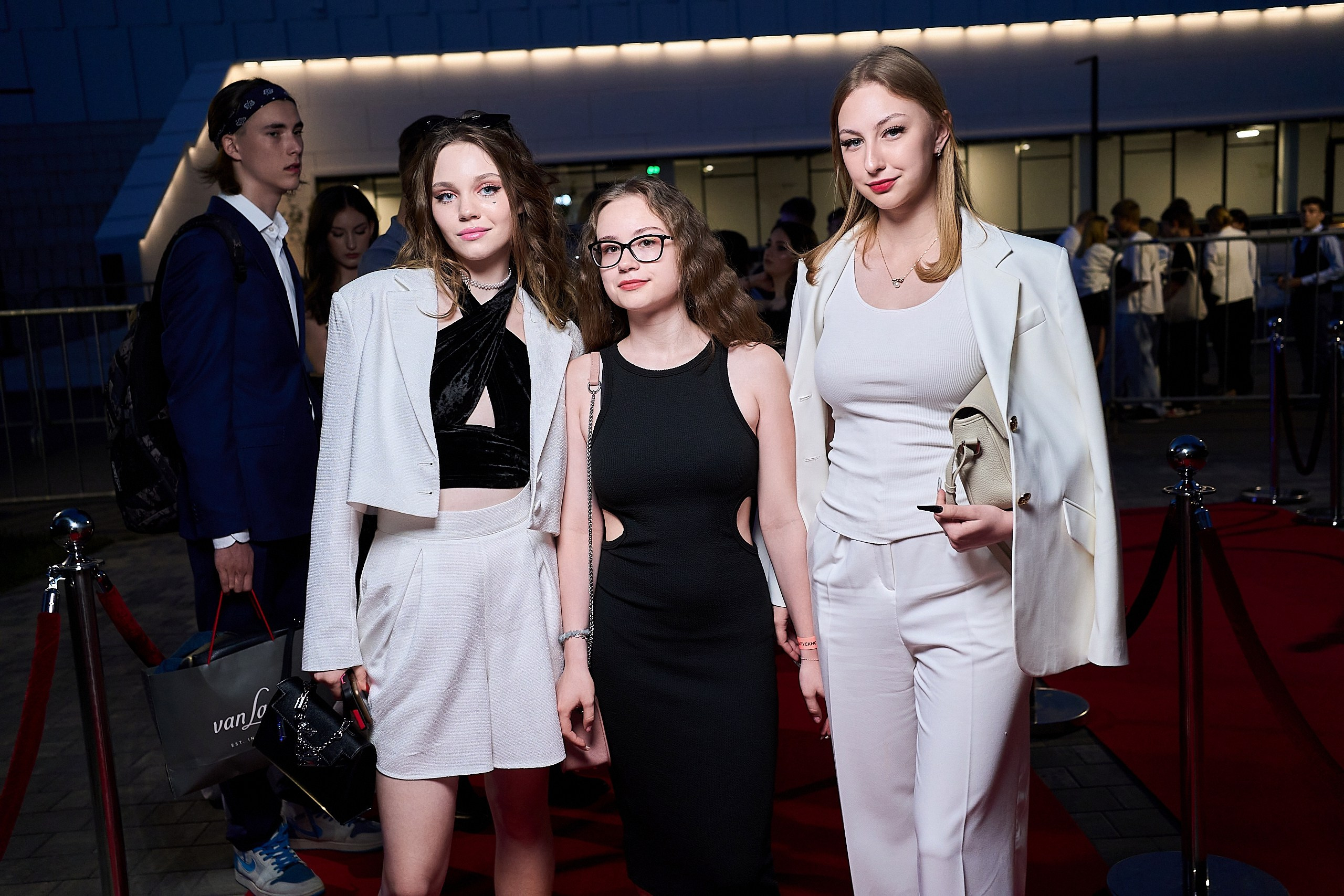 Выпускной 2024 концертный зал Академия ВТБ. Фотограф и Видеограф в Москве. Олег Корушев