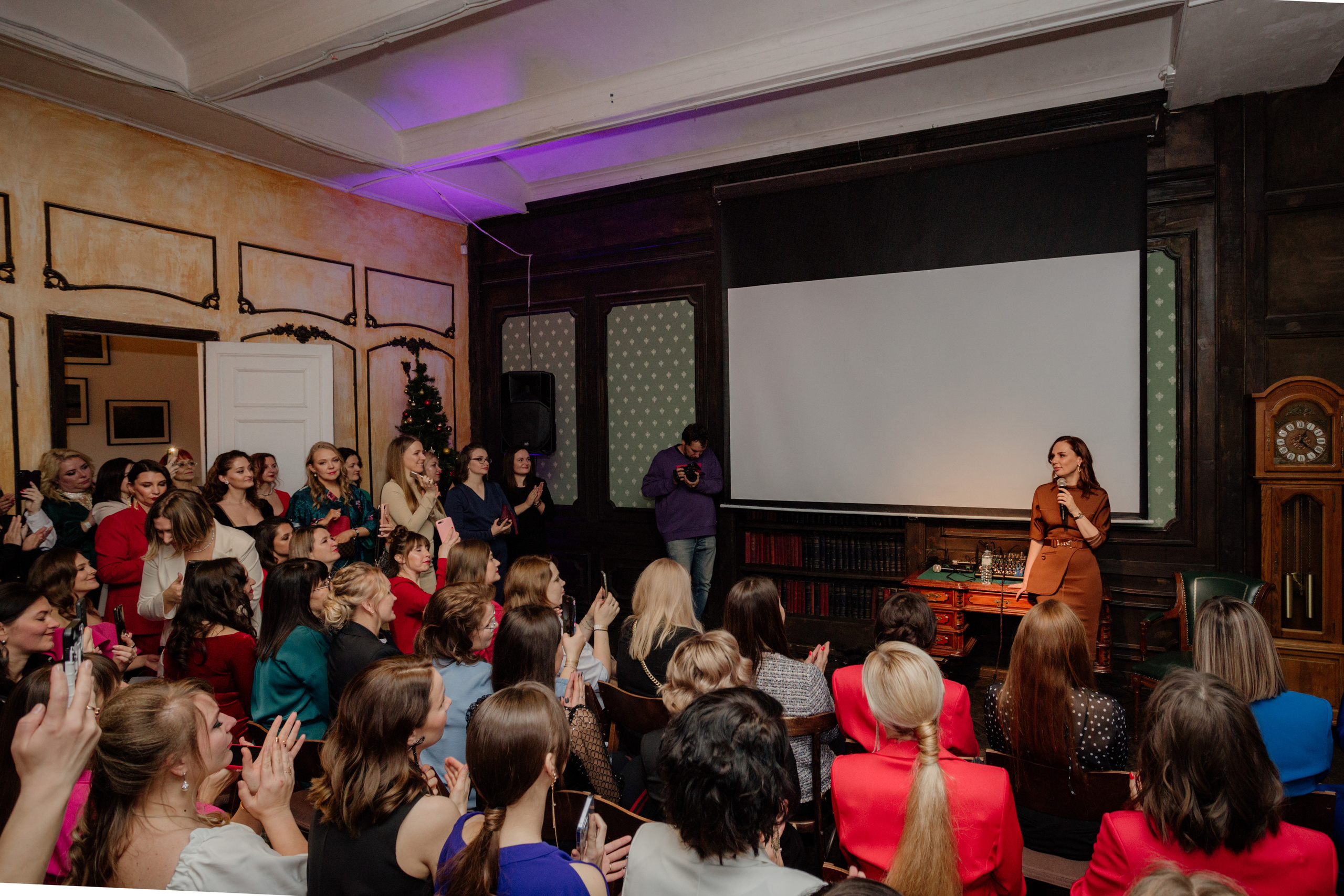 Выпускной Код Публичности. Деловая и Бизнес съемка в  Москве Инесса Грушко