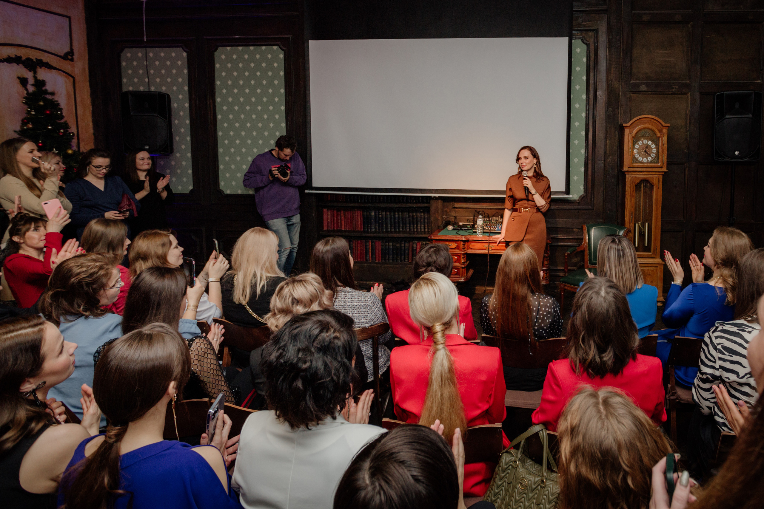 Выпускной Код Публичности. Деловая и Бизнес съемка в  Москве Инесса Грушко