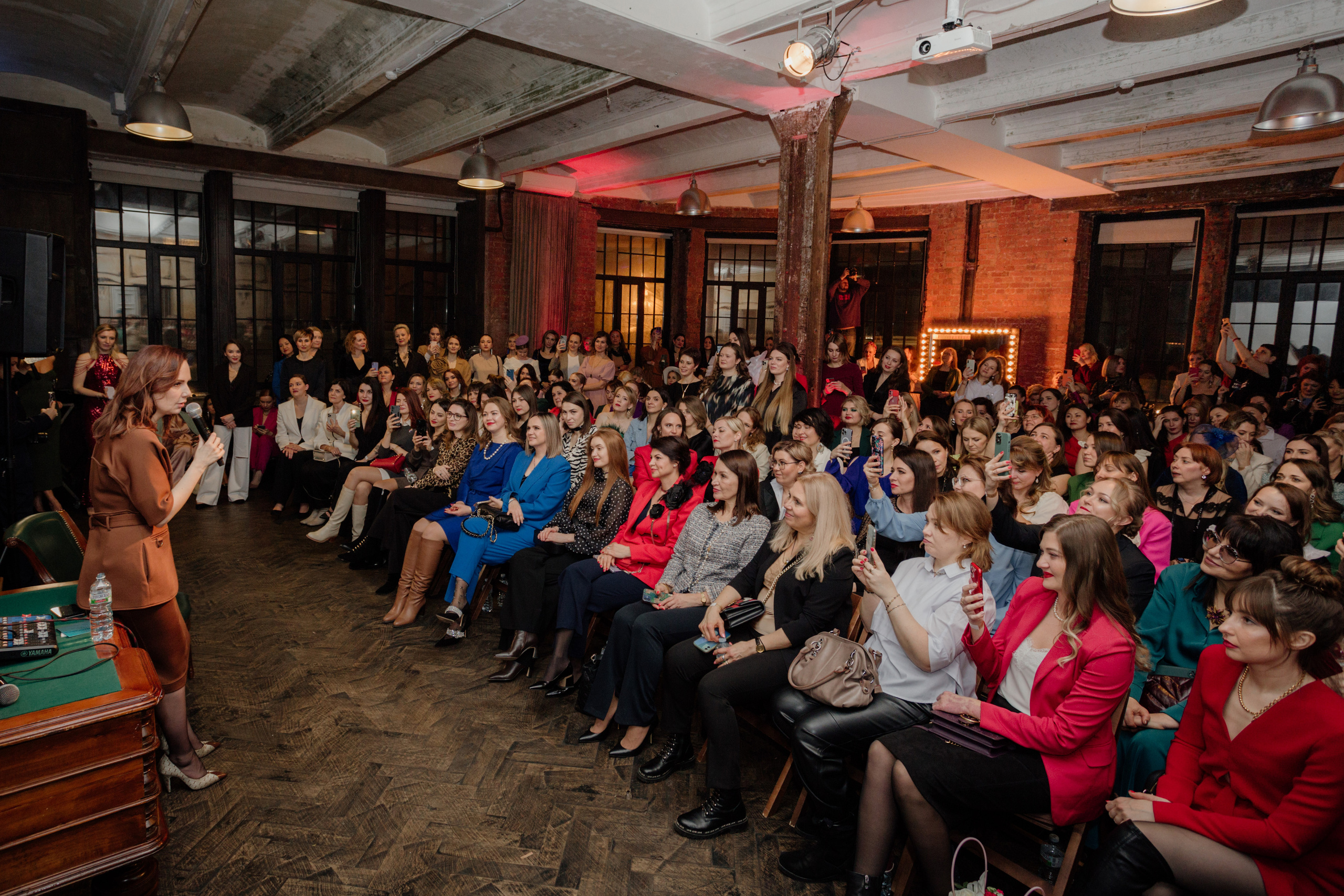 Выпускной Код Публичности. Деловая и Бизнес съемка в  Москве Инесса Грушко