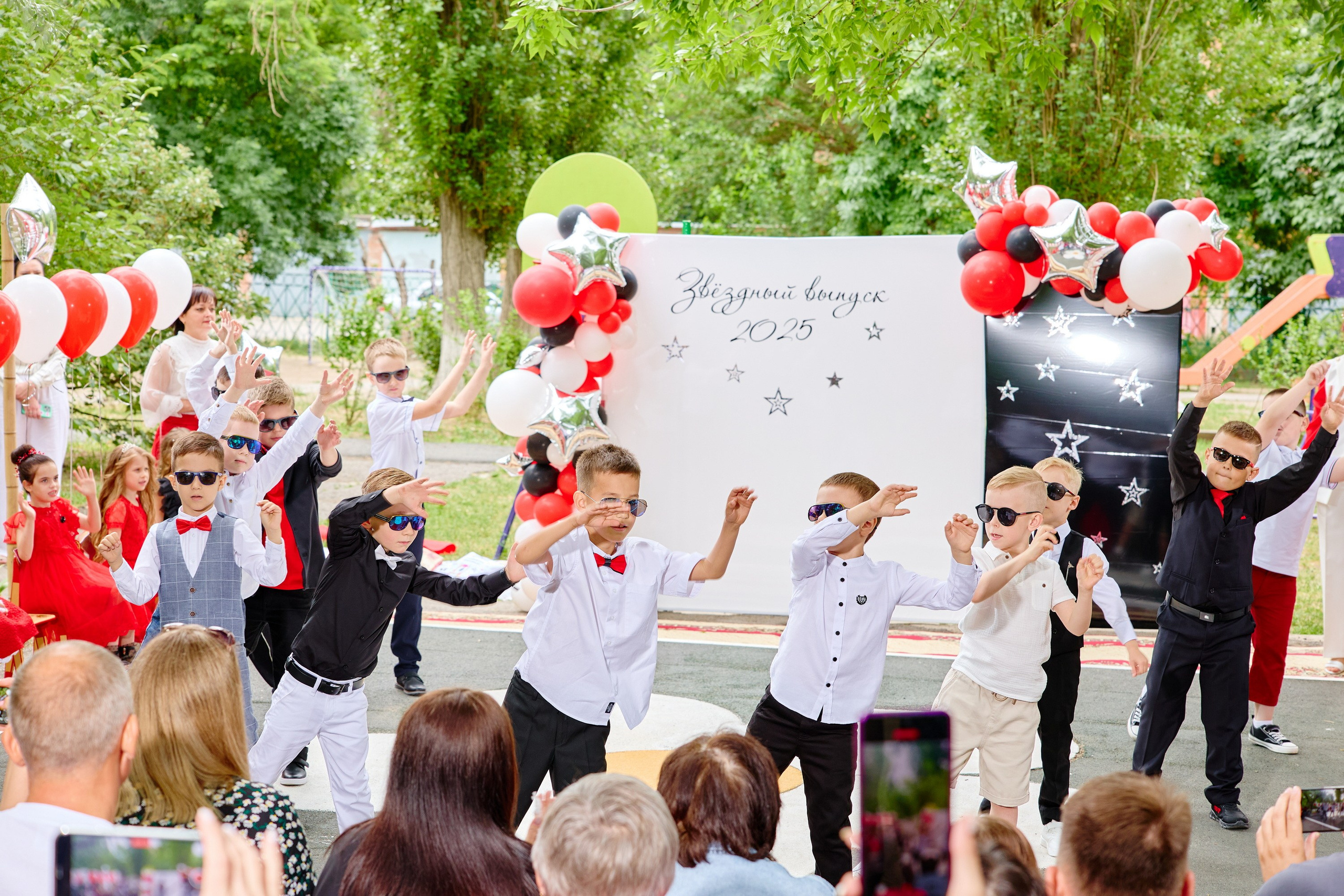 Выпускной 45 сад. Фотограф Выпускные альбомы Таганрог Сергей Коробченко