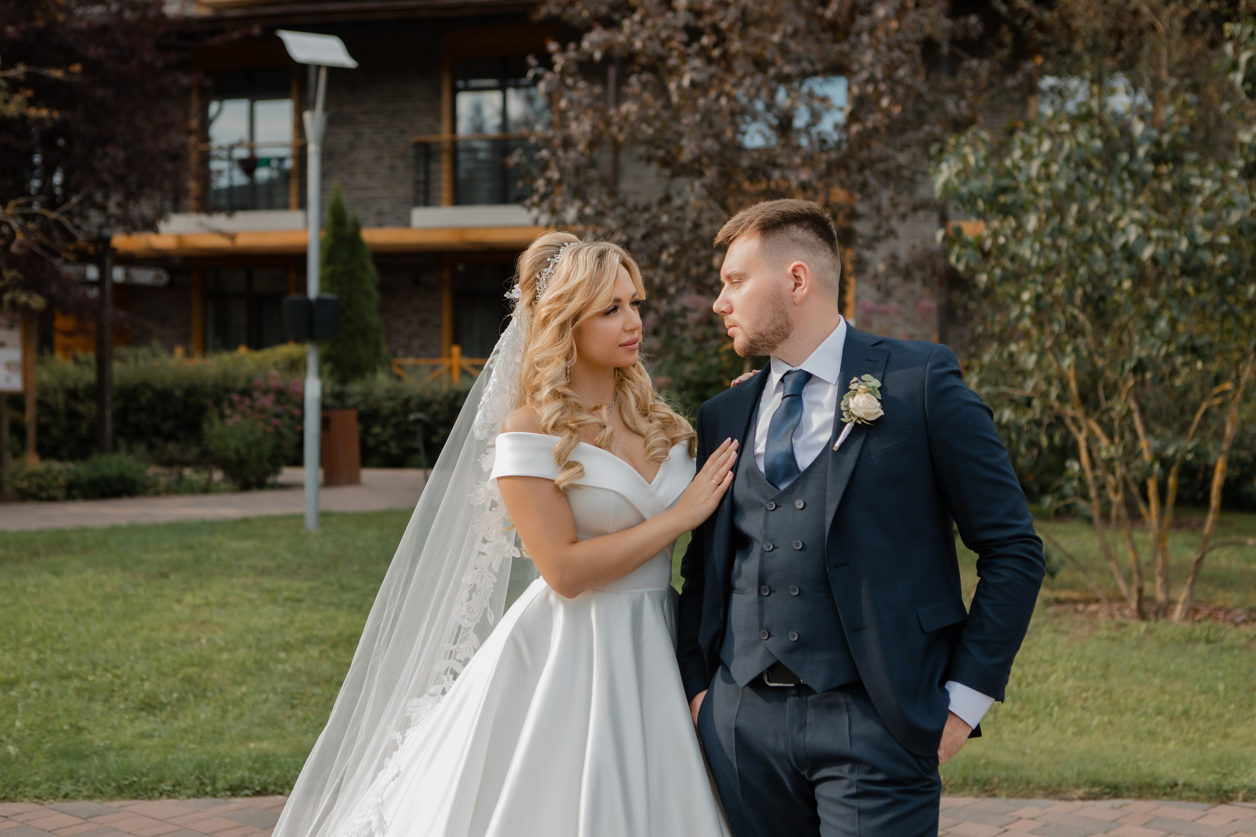 Юрий и Кристина. Видеосъемка и фотосъемка свадеб. Фотограф и оператор на свадьбу. Видеосъемка подкастов, собственная видео-фотостудии. Предметная фотосъемка