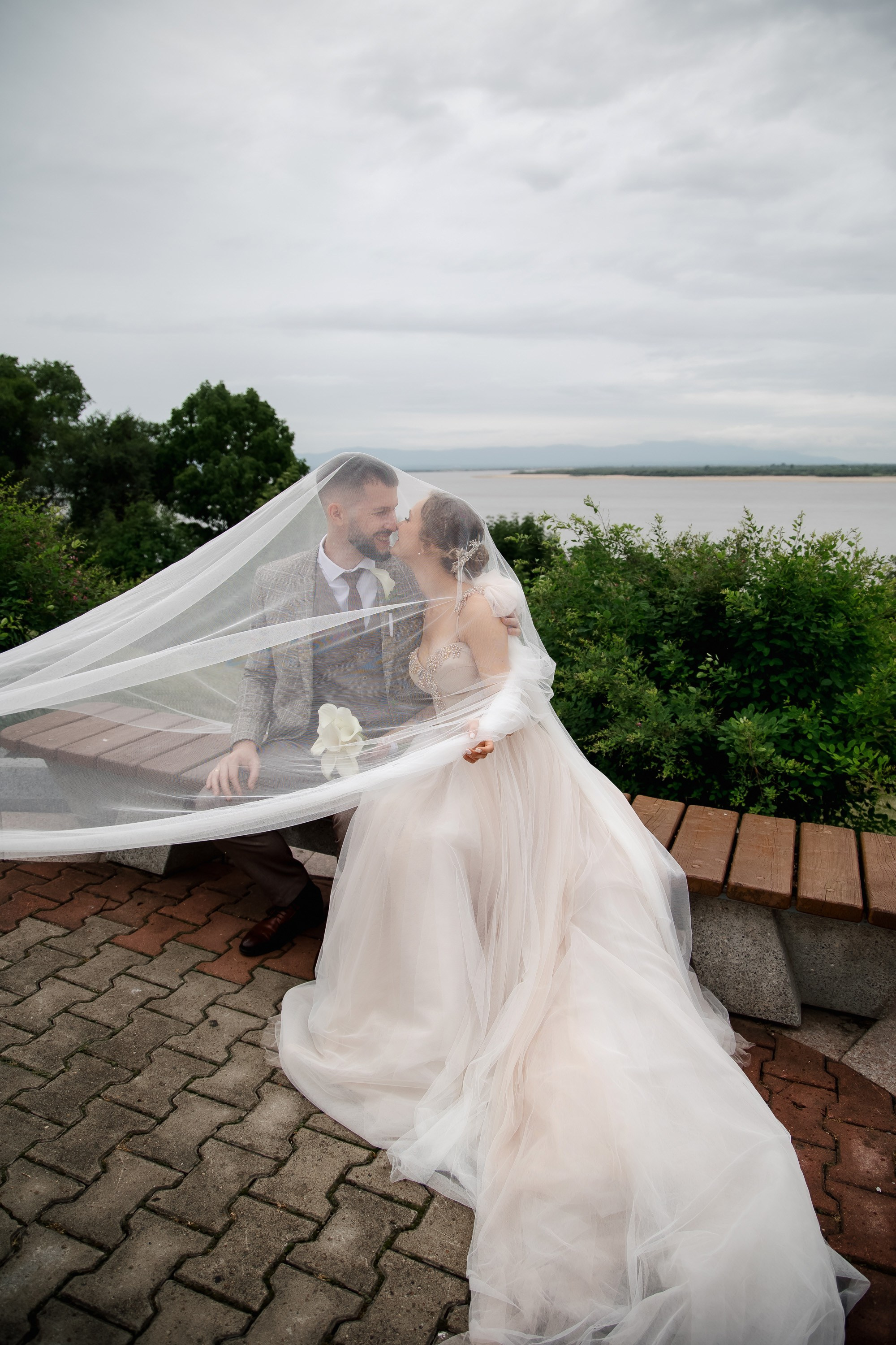 Степан и Ульяна. Утро. Загс. Прогулка. Дождь и солнце. Свадебный фотограф в Хабаровске