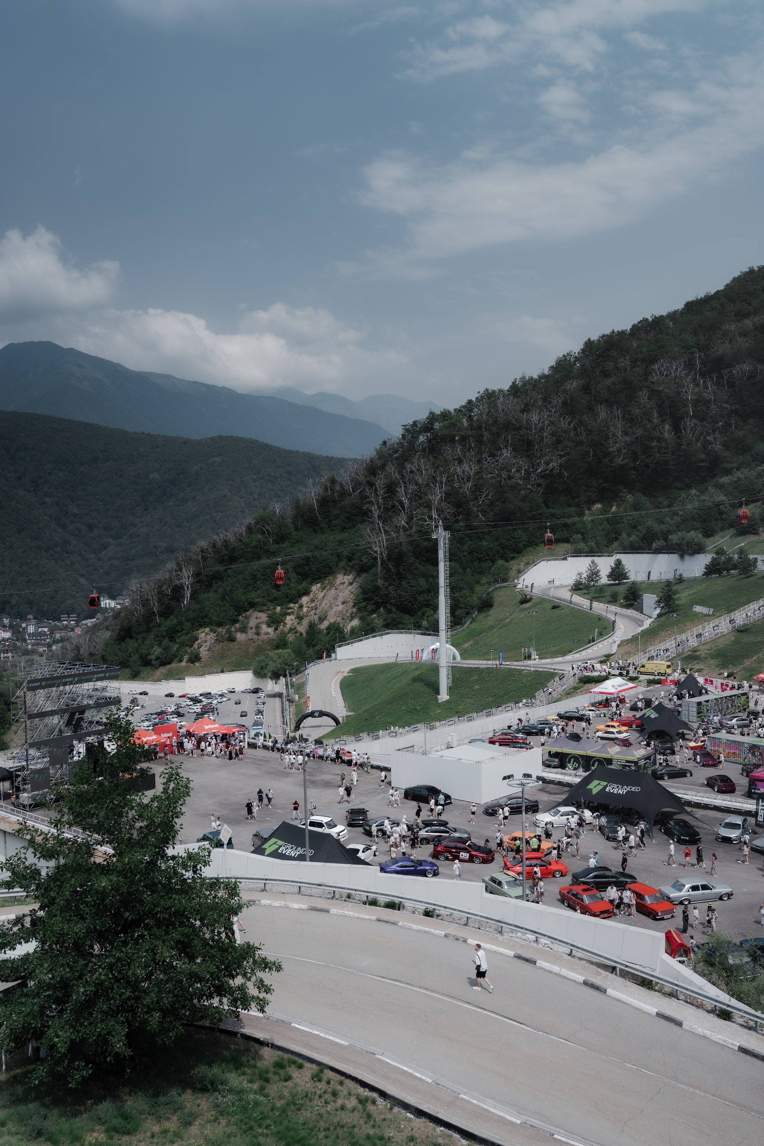 //GROUNDED2025. Автомобильный фотограф