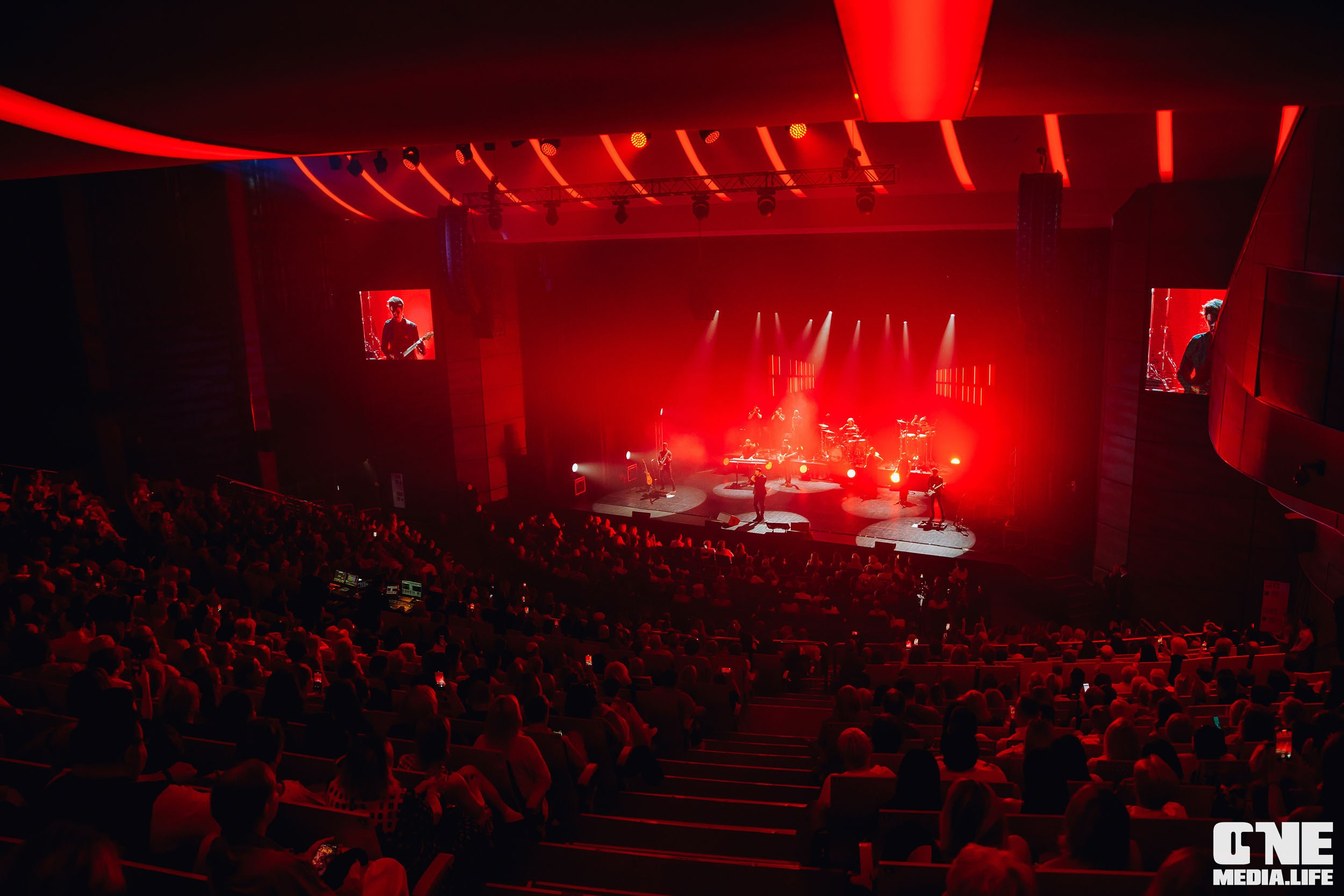 Фоторепортаж с концерта Эмина в Янтарь Холле. One Media Life: фоторепортажи, фотоотчеты с мероприятий и заведений