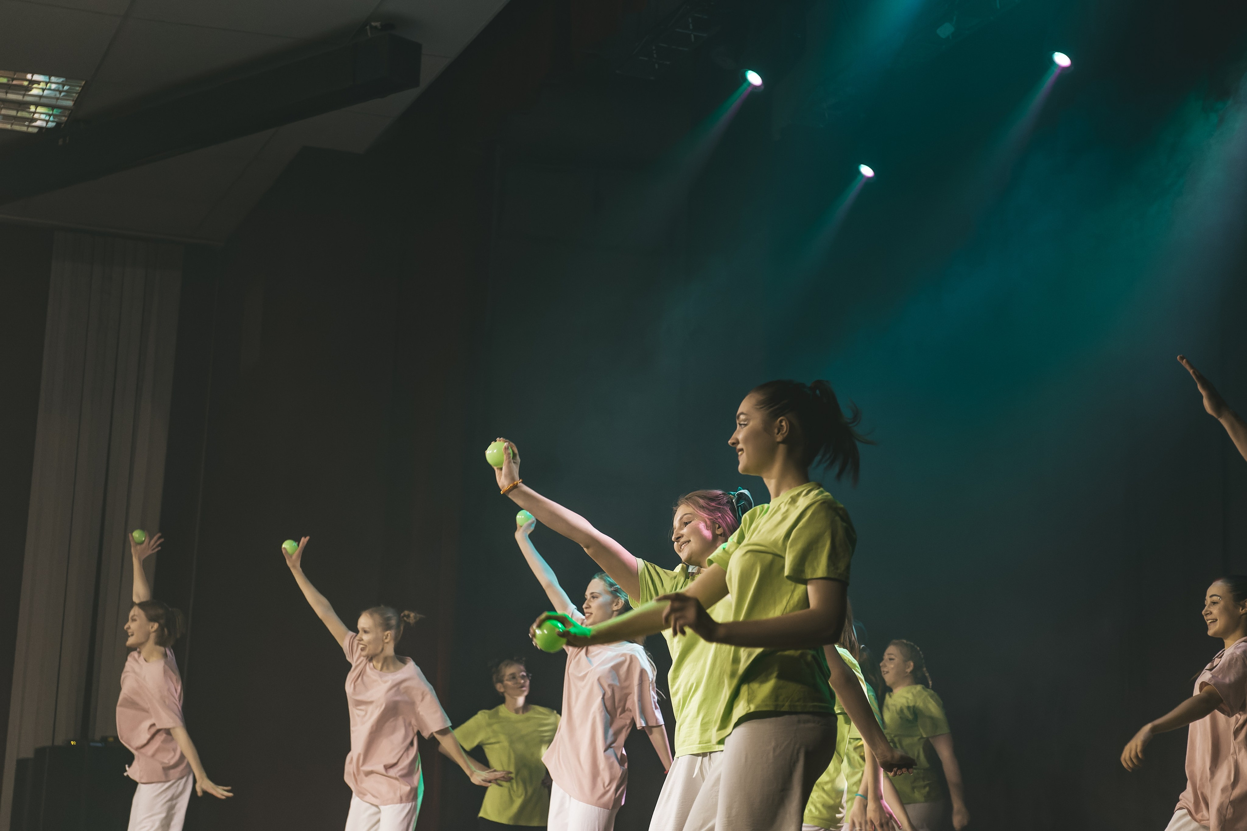 СмолГУ — Зеленое Яблоко — 2023. Танец. KiPPER Gallery — Фотограф