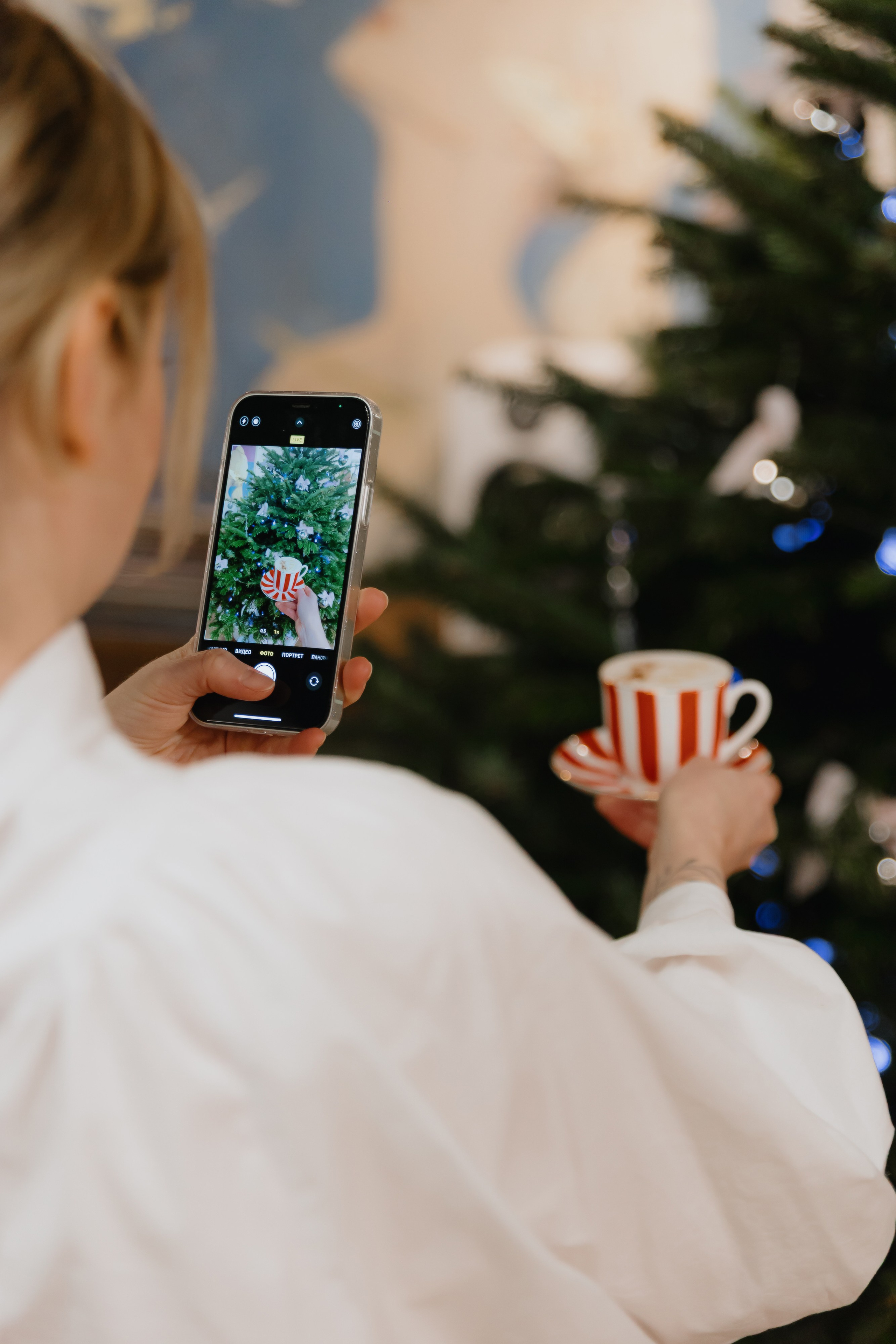 Предновогодний «Кофе-рейв» в L. DECO 17 декабря 2025 года. L. Deco интерьерный салон. Краски/обои/лепной декор