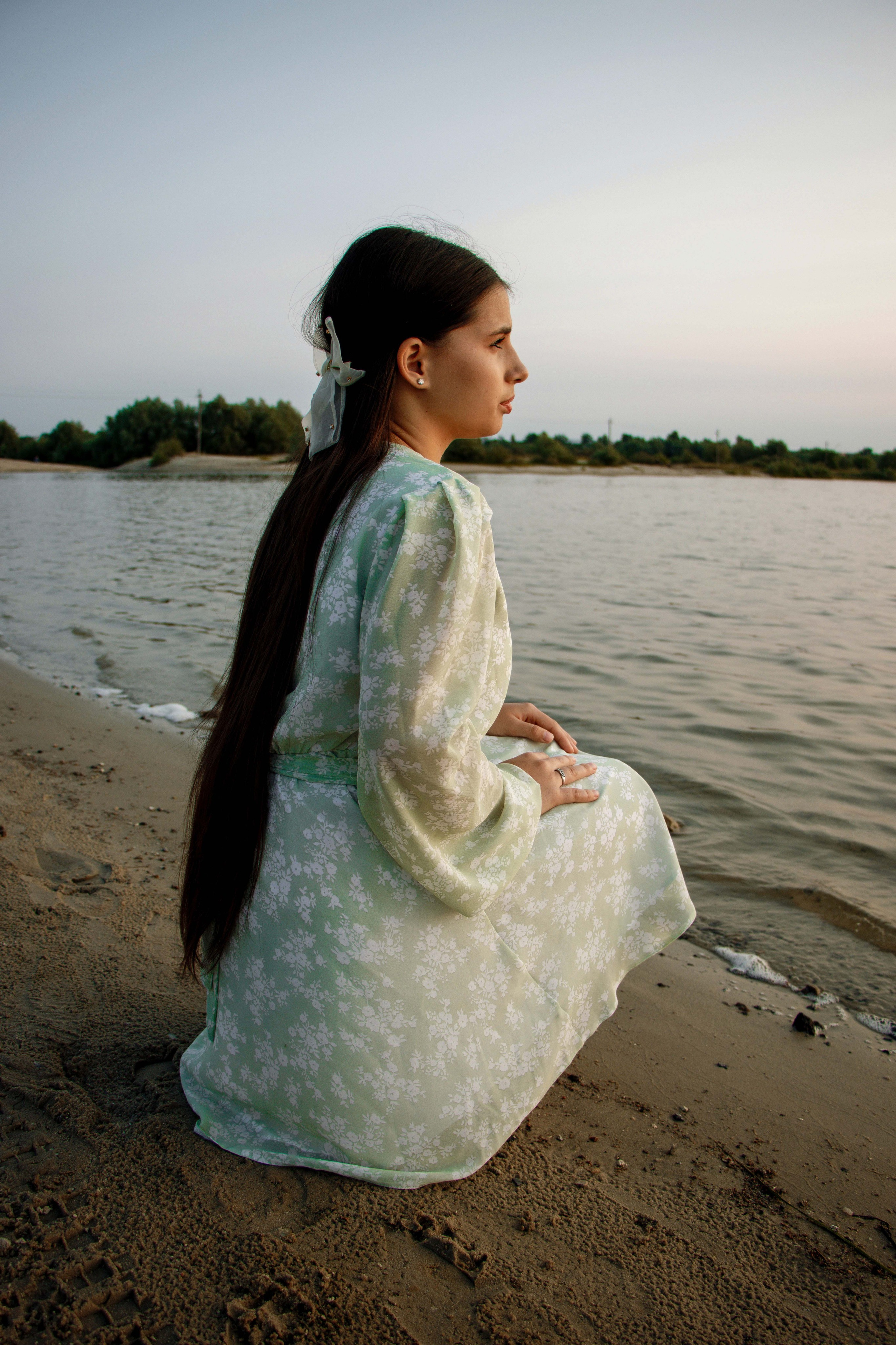 Эмилия у озера. Фотограф Татьяна Матрос