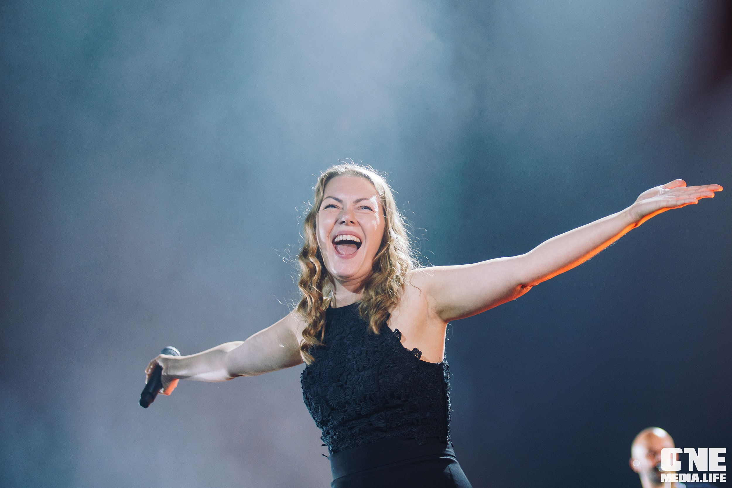 Фоторепортаж с концерта Эмина в Янтарь Холле. One Media Life: фоторепортажи, фотоотчеты с мероприятий и заведений