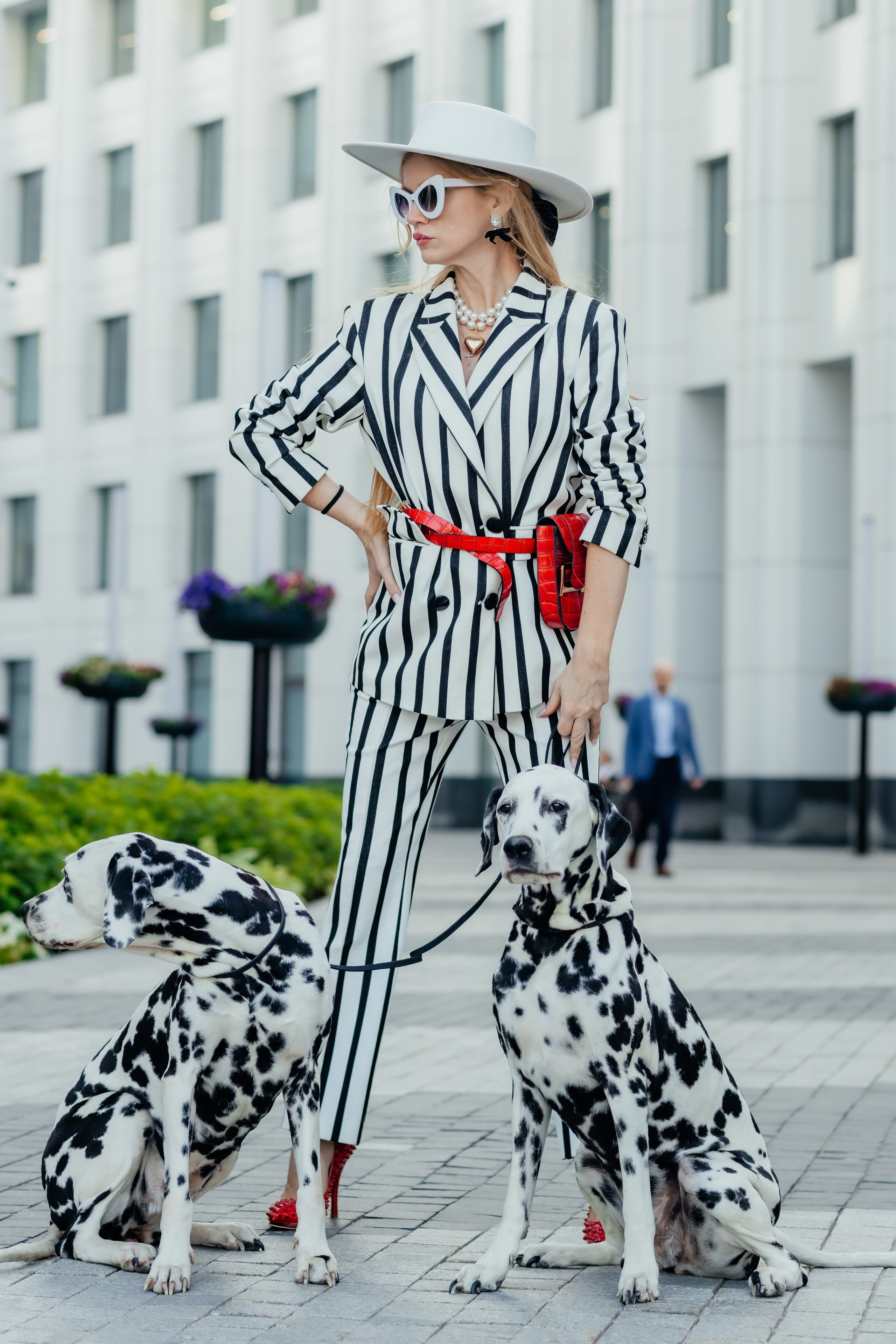 #fashionblogger #aquamarinmall #dalmatianstyle #kruelladevillook #newkruella #stylishoutfit #petphotos #luxurylife #модник #photoart #modaprokhodka #doglover #wowshot #lifestylephotography #highfashion