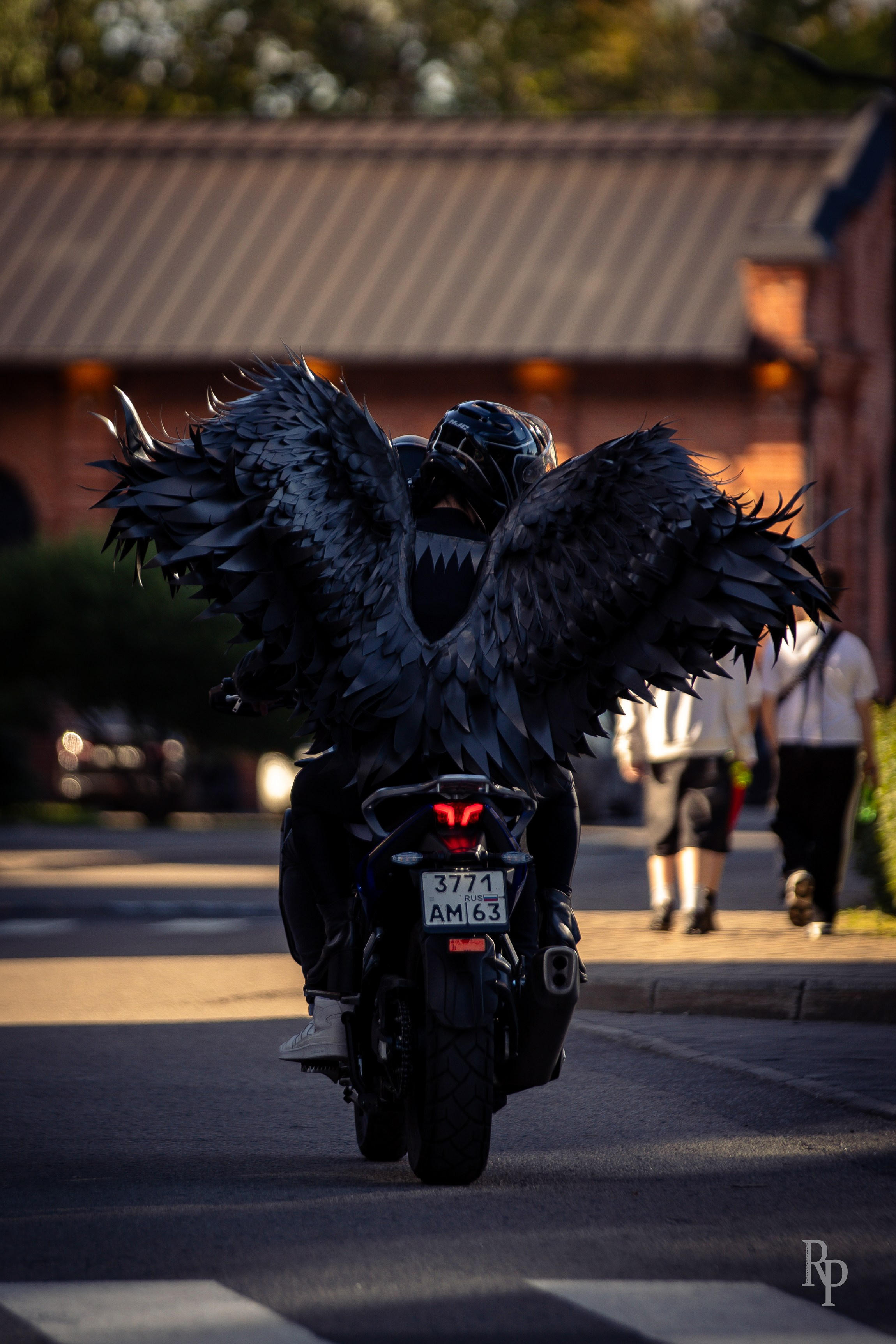 «Angel and demon». Rusty Photographer