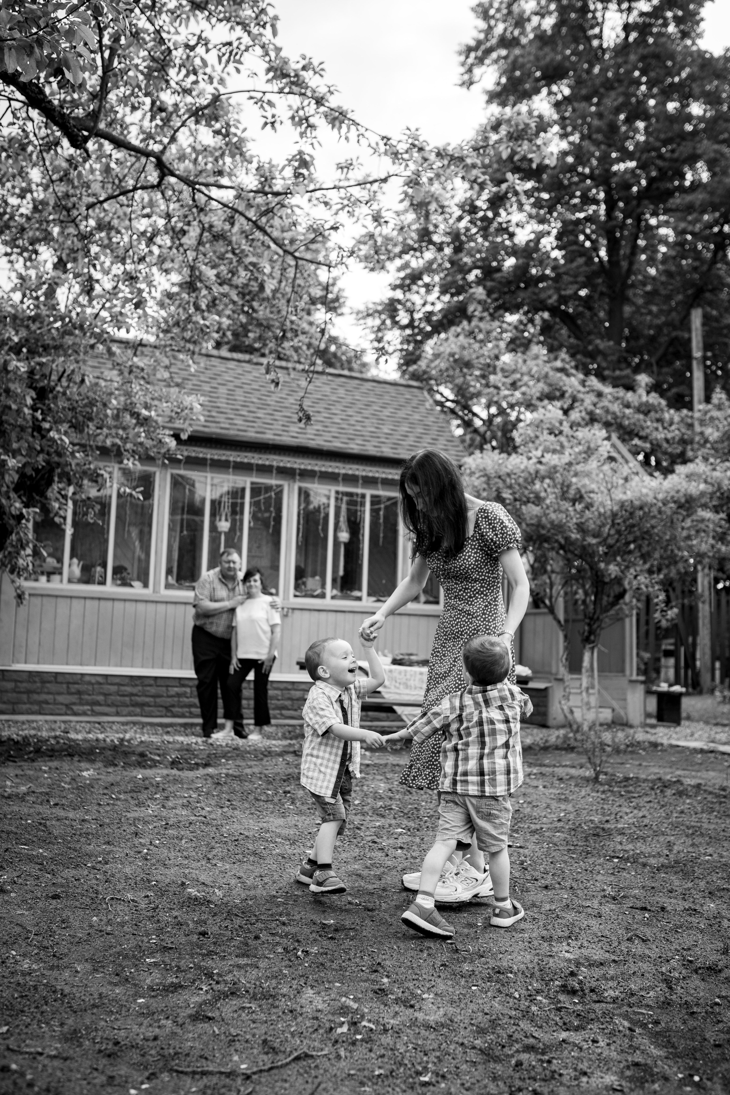 Семейная фотосессия на даче. Фотограф в Железнодорожном и Балашихе