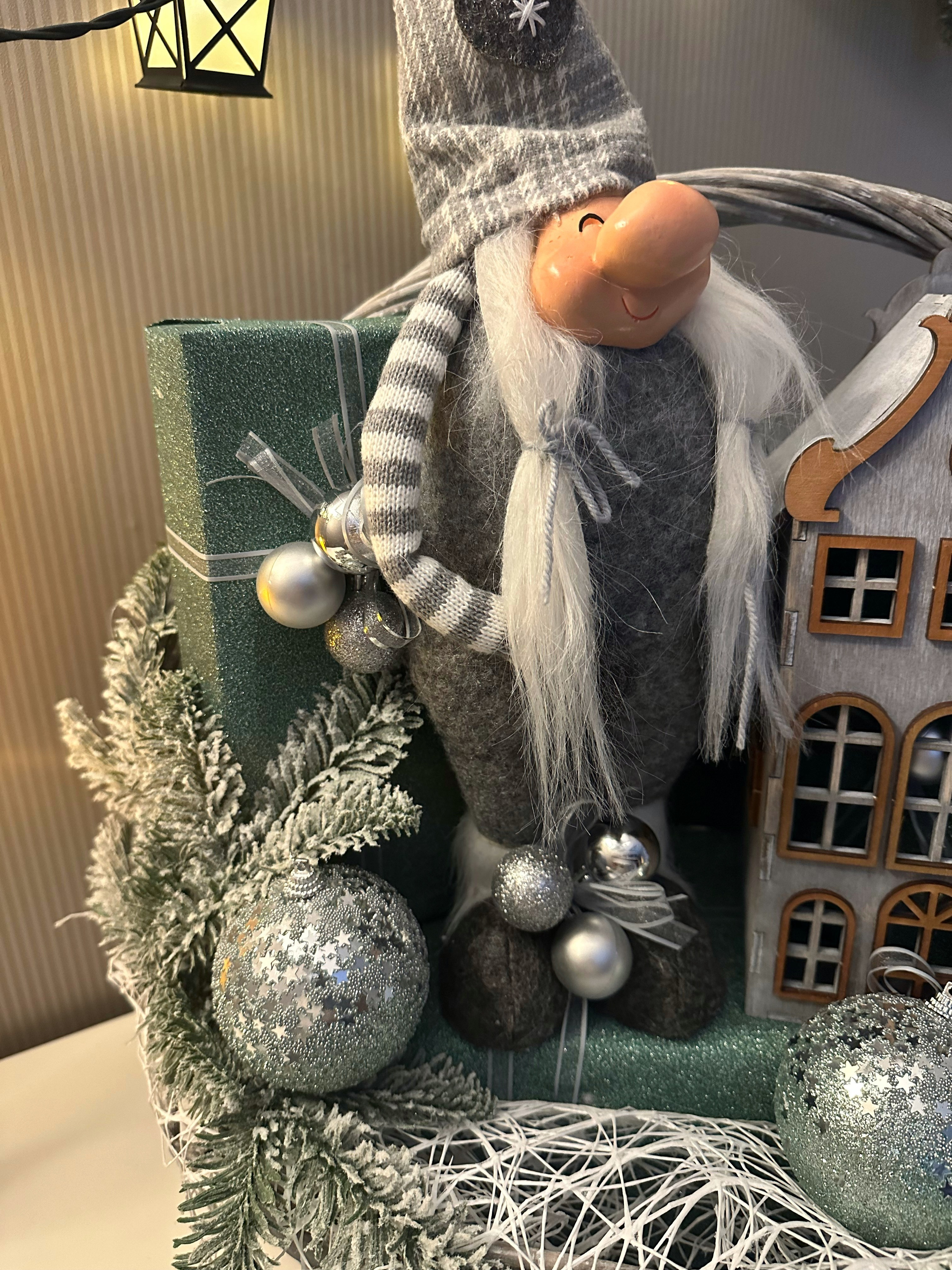 Новогодняя корзина. Студия подарочных наборов «Владия»