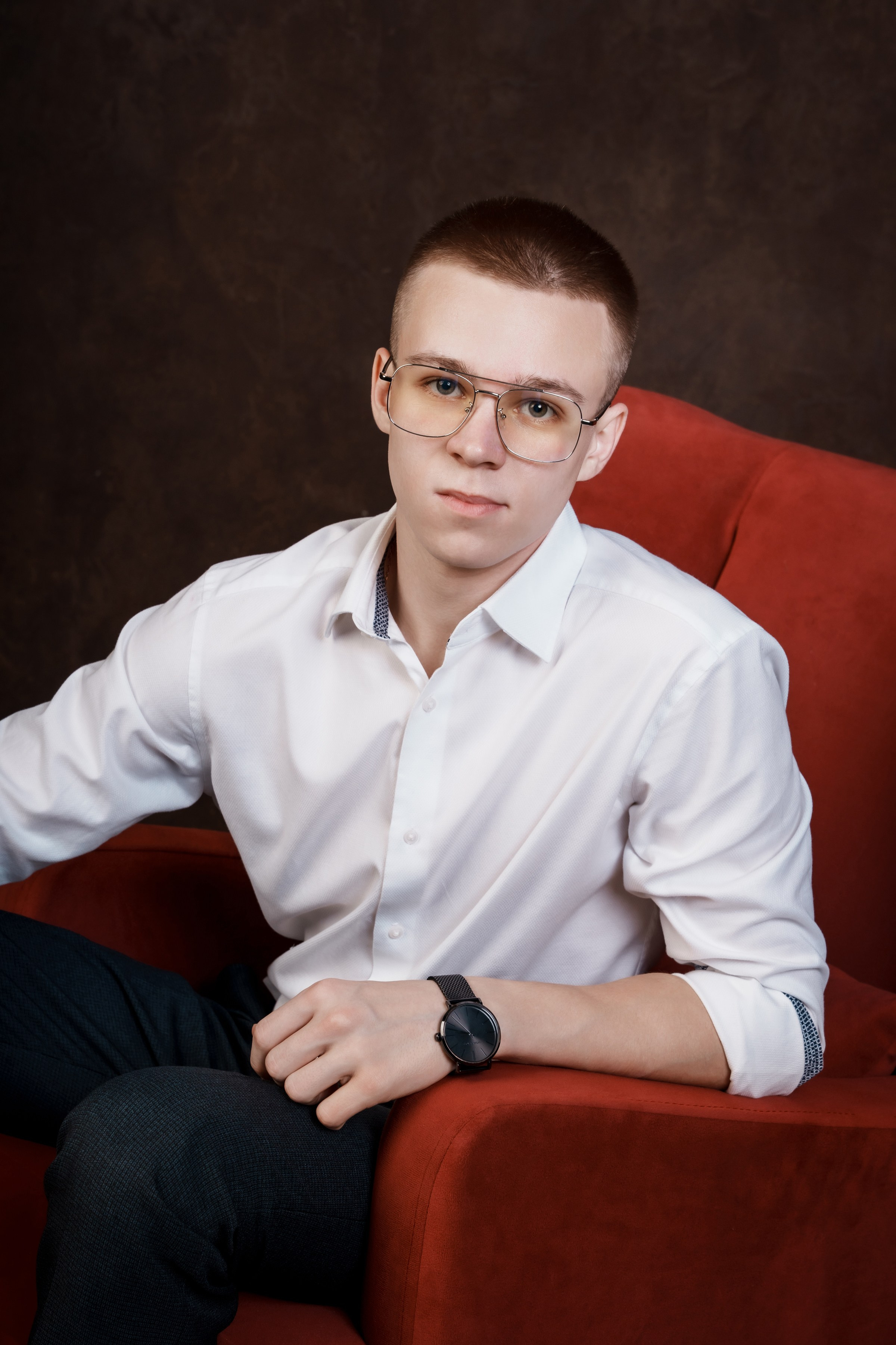 Темная локация в студия Фотоотдел. ВЫПУСКНЫЕ АЛЬБОМЫ, Школьный фотограф, семейный и свадебный в Саратове и области Ольга Плаксина