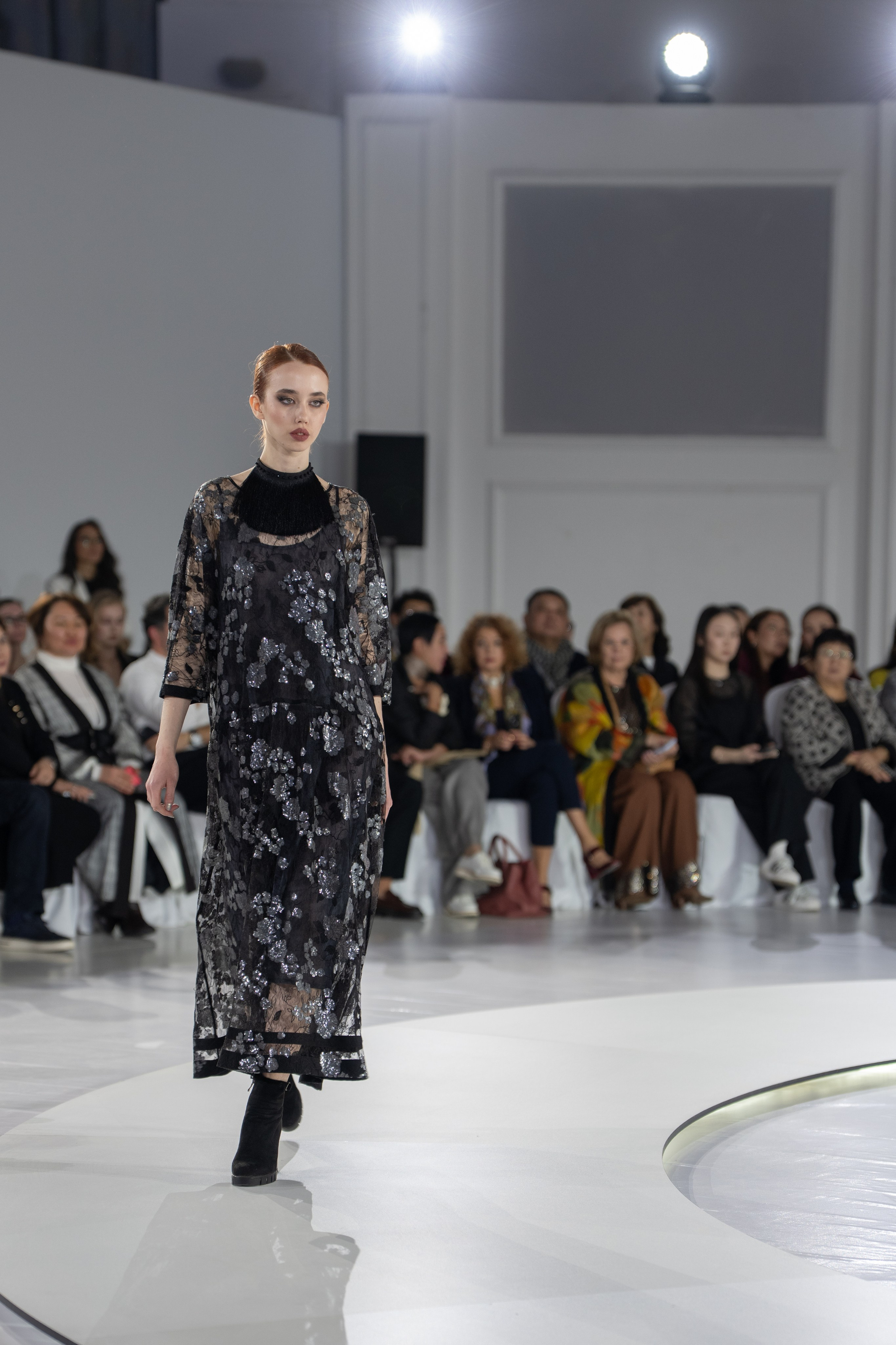 Дизайнер Yerlan Zholdas bek. Сайт Алматинского НЮ АРТ, будуар и фэшн фотографа Дениса Карпенко