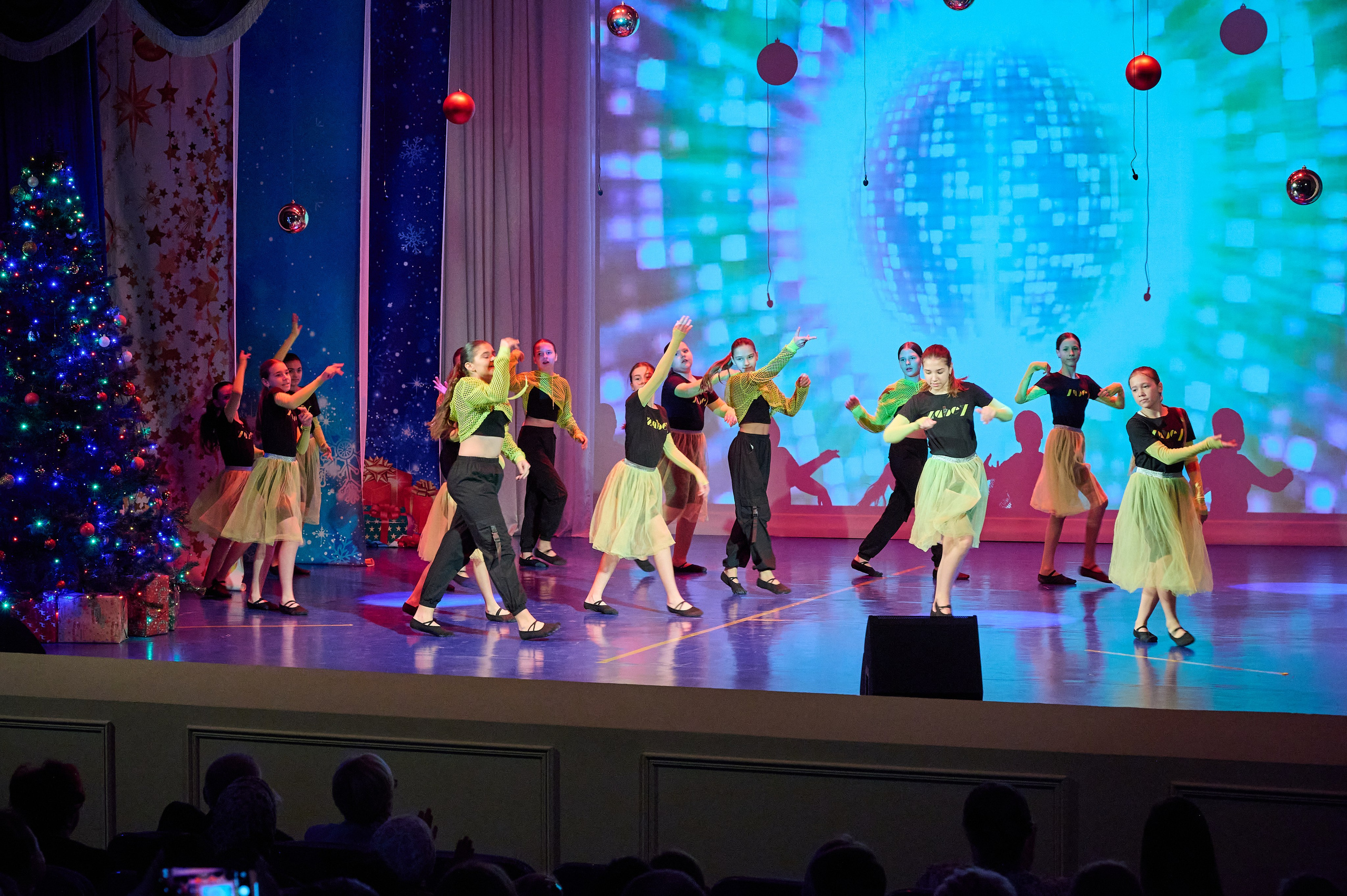 НГ концерт в Марьиной роще. Жизнь курорта Кабардинка в фотографиях