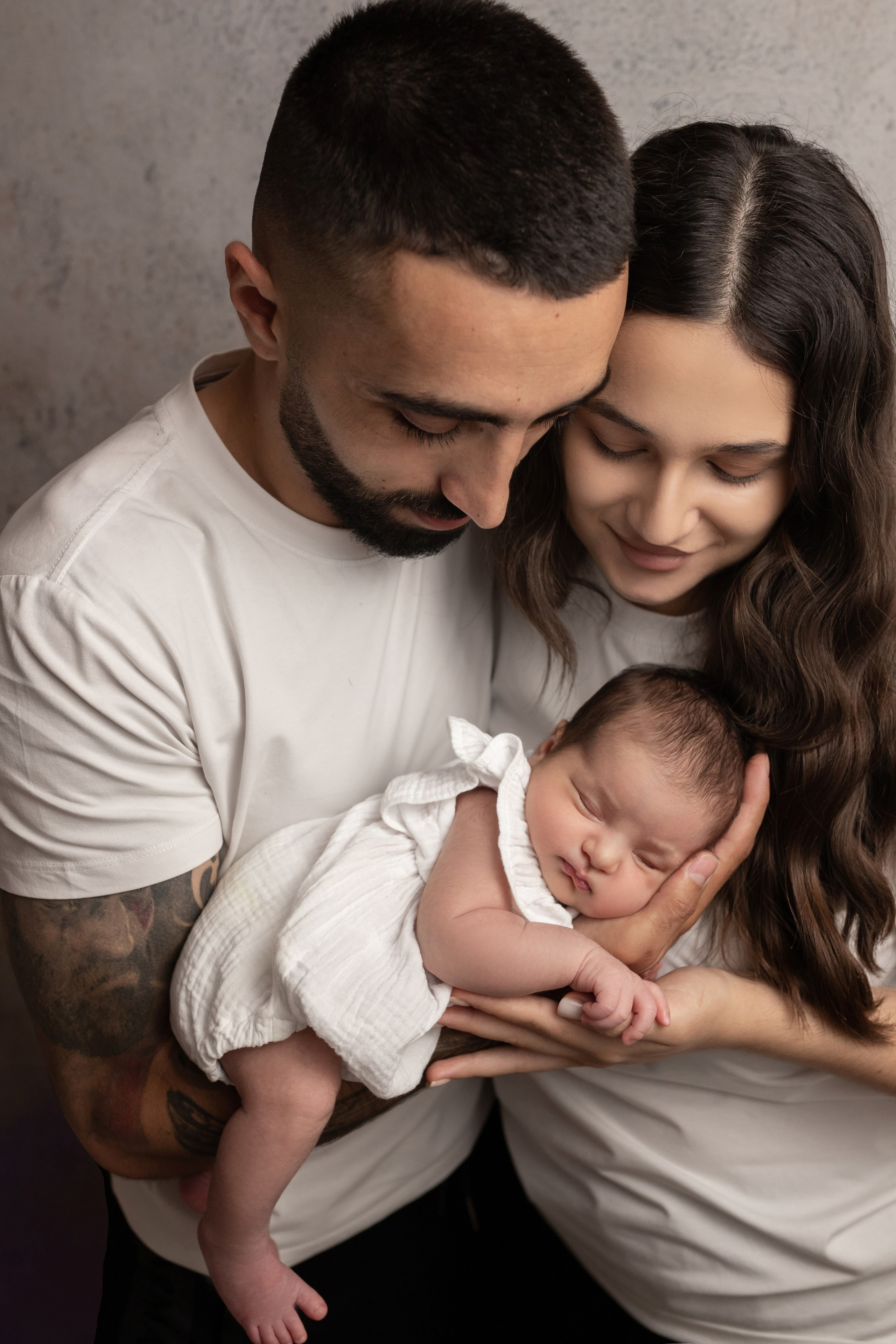 Кадры малыша с родителями. Фотограф новорождённых Анапа Елена Кушнарь