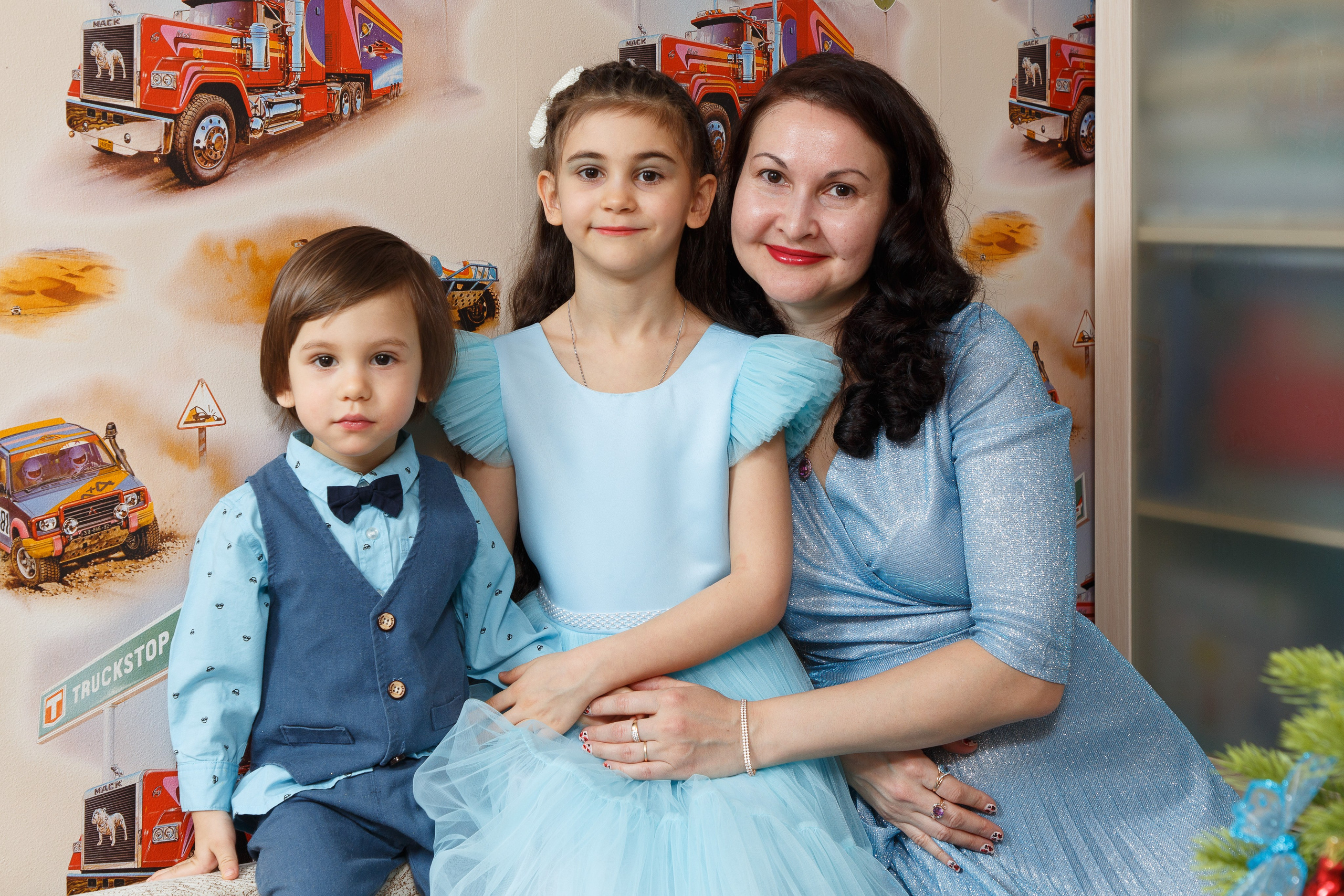 Юля Сергей Настя Олег и Серёжка ч.2. Школьные выпускные альбомы в Москве Марина Николаева