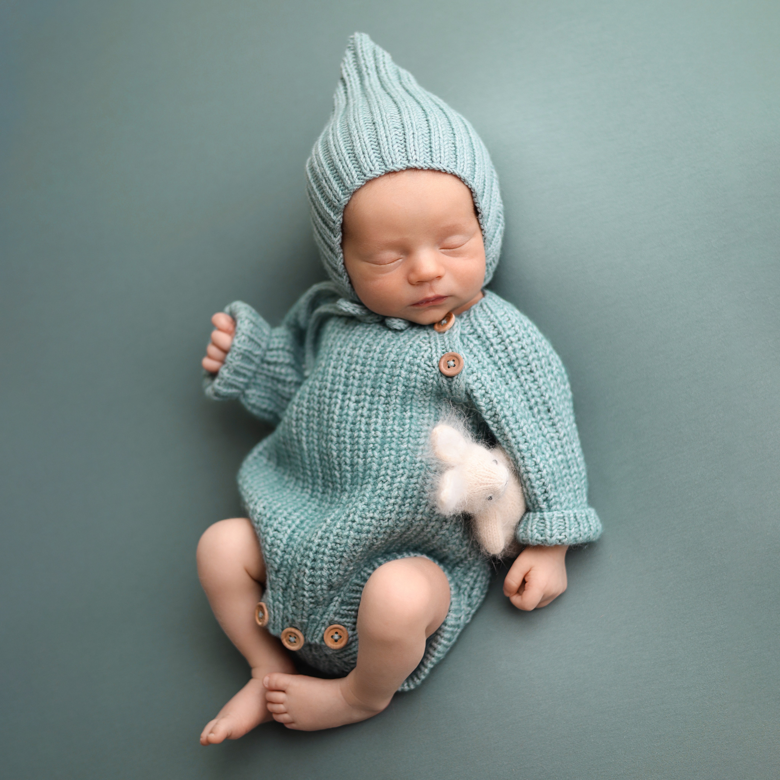 Каталог костюмчиков для новорожденных мальчиков. Фотограф новорожденных Москва. Ньюборн фотограф Москва