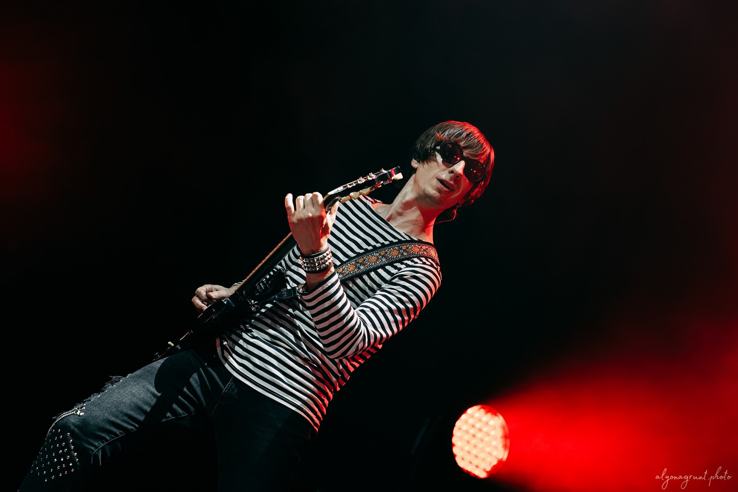 Багровый Фантомас, фоторепортаж, СПб, BASE, 14.12.2025. Алена Адрианова: фотограф в Санкт-Петербурге