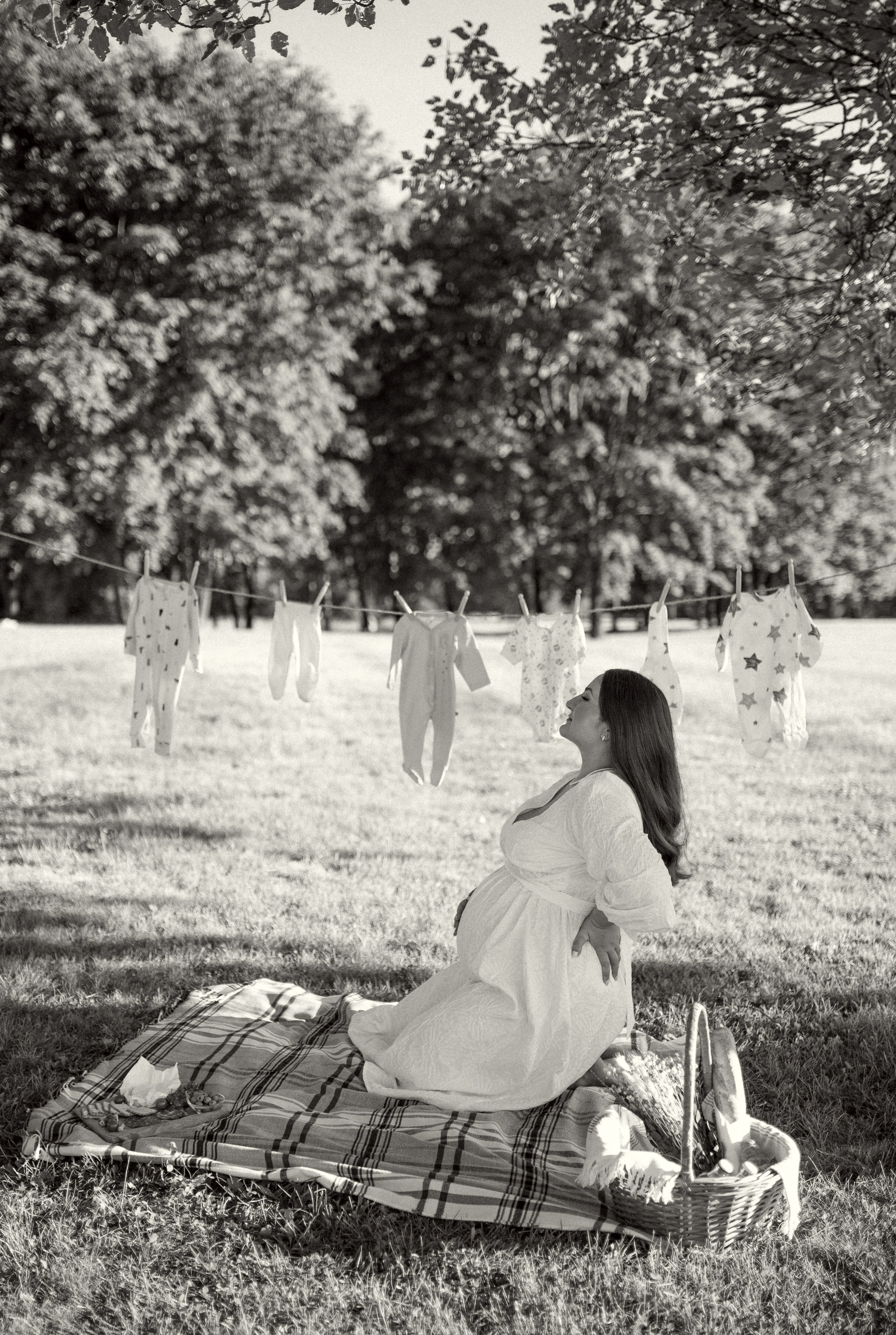 Фотосессия беременности на природе в парке Москвы. Семейная фотосессия Бутово Москва фотограф Алина Морщагина
